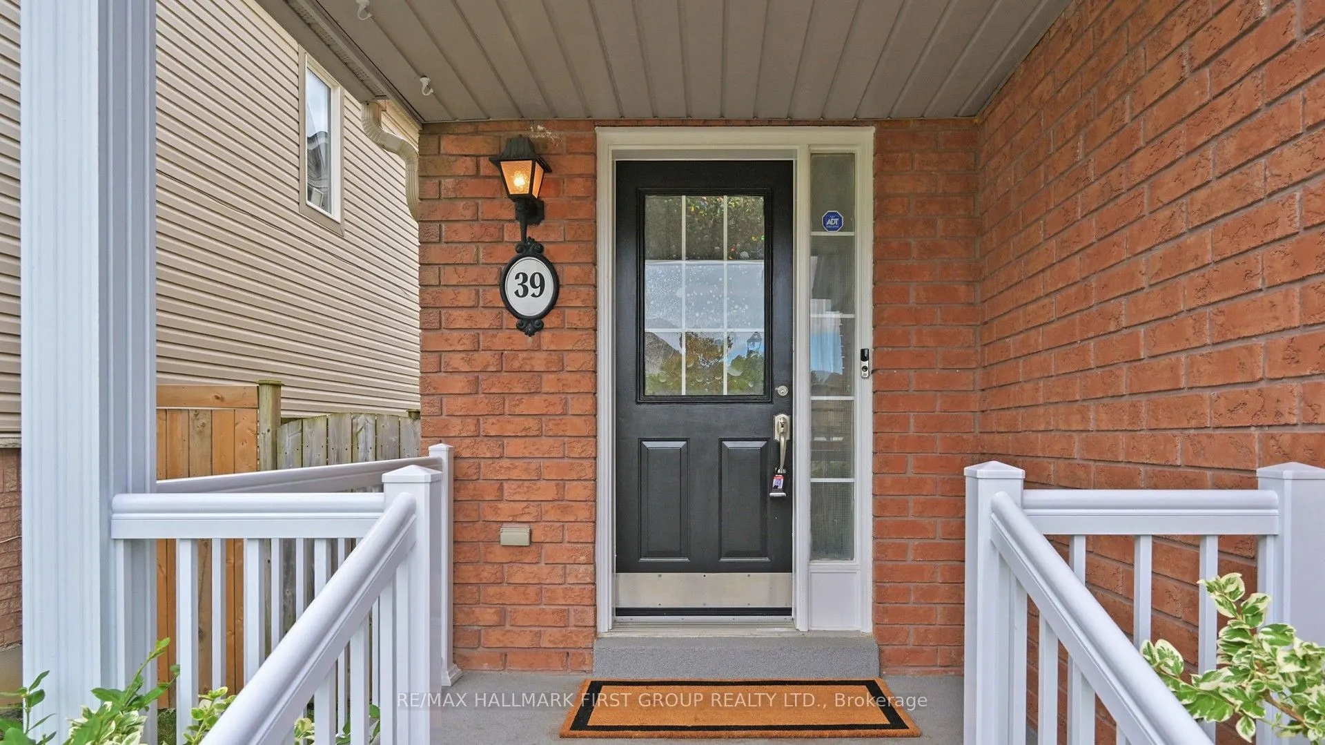 39 ROBIDEAU Place