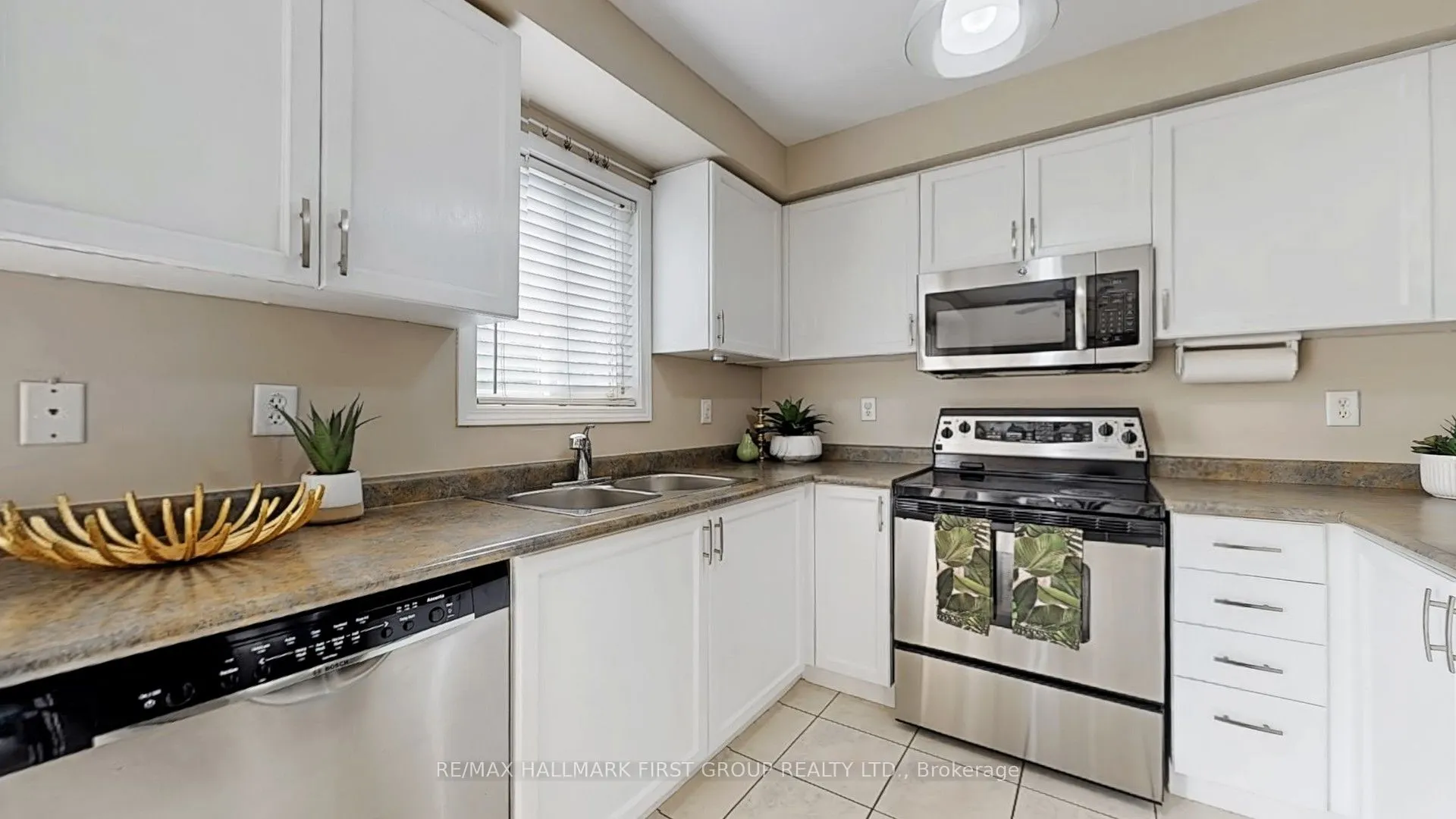 39 ROBIDEAU Place
