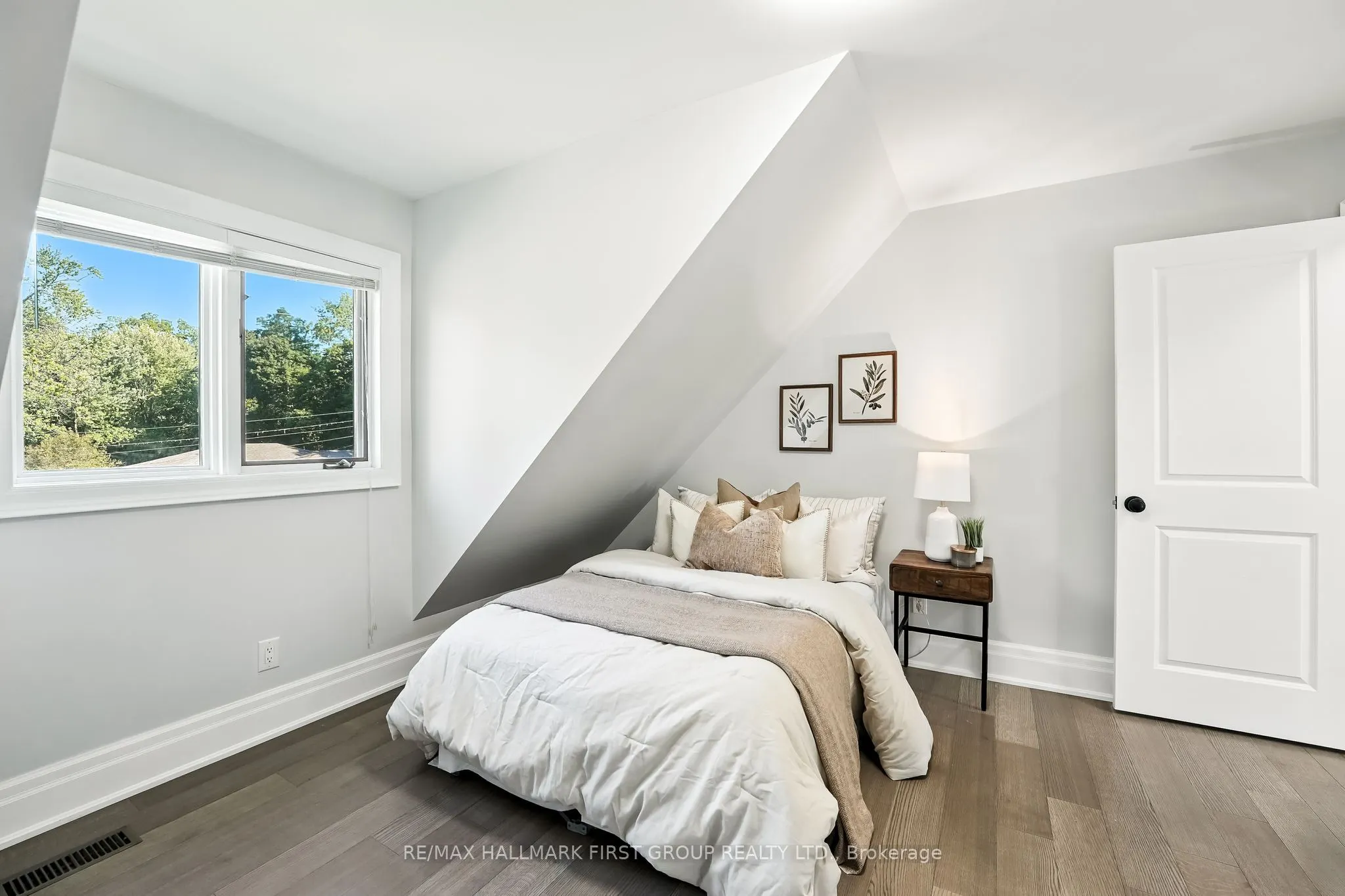 47 Sherwood Road E