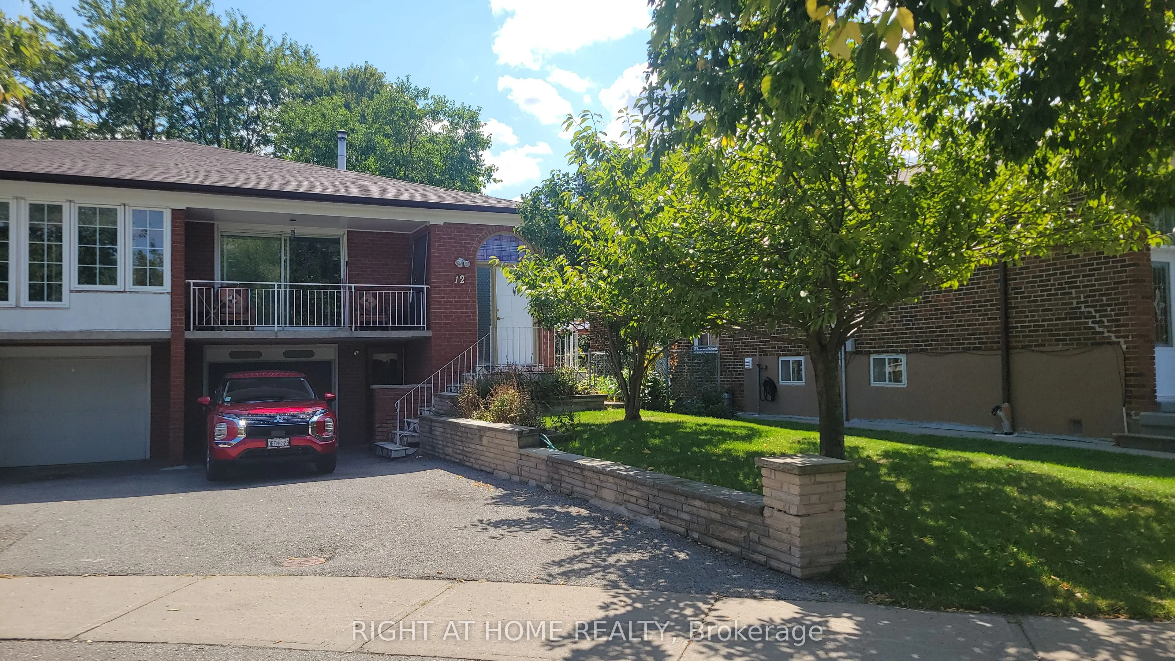 12 Fairglen Avenue