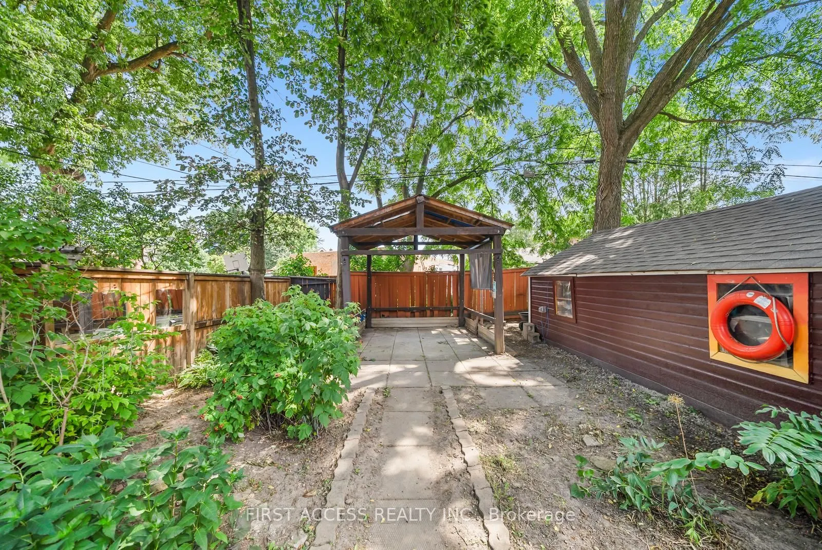 1005 Cosburn Avenue