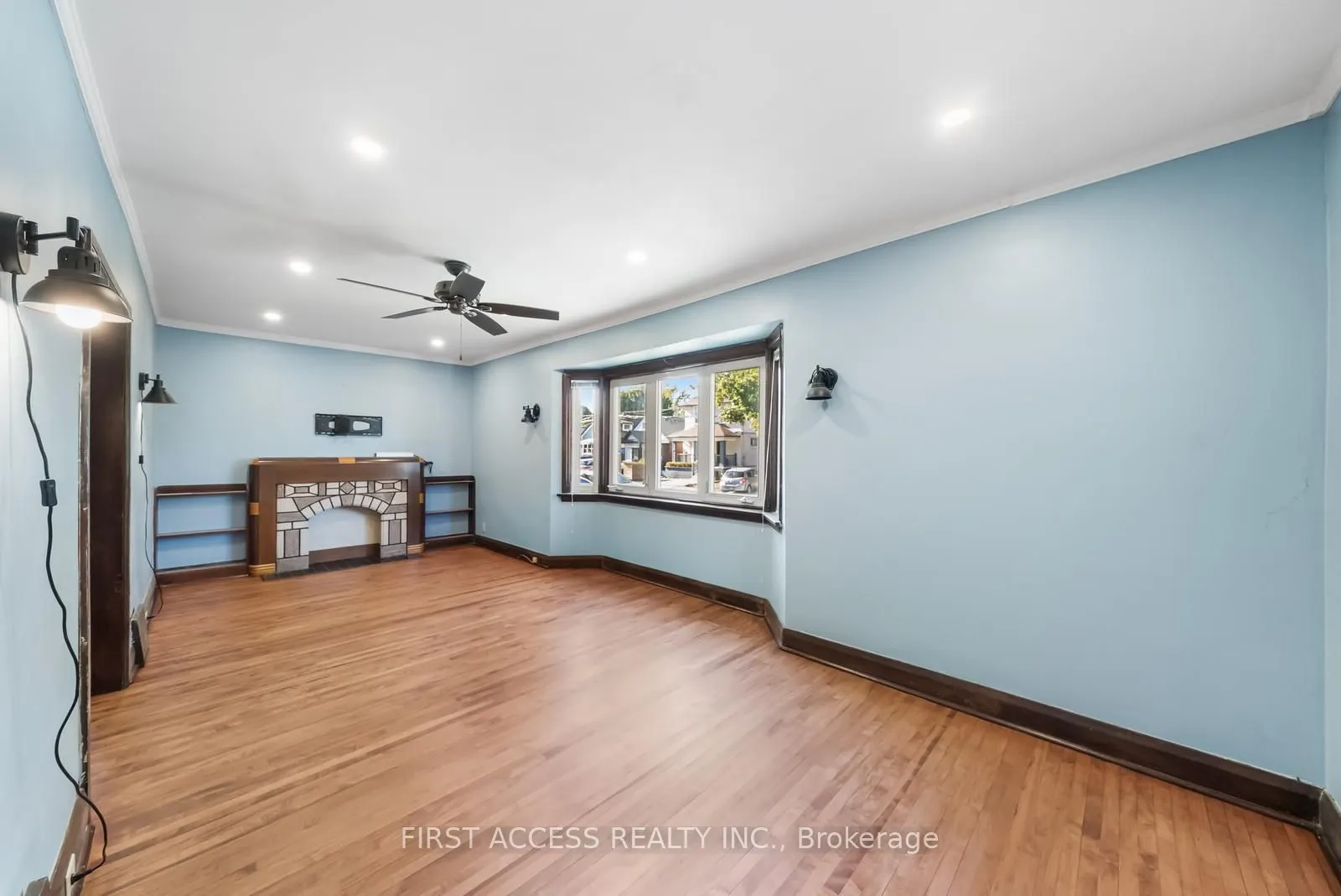 1005 Cosburn Avenue