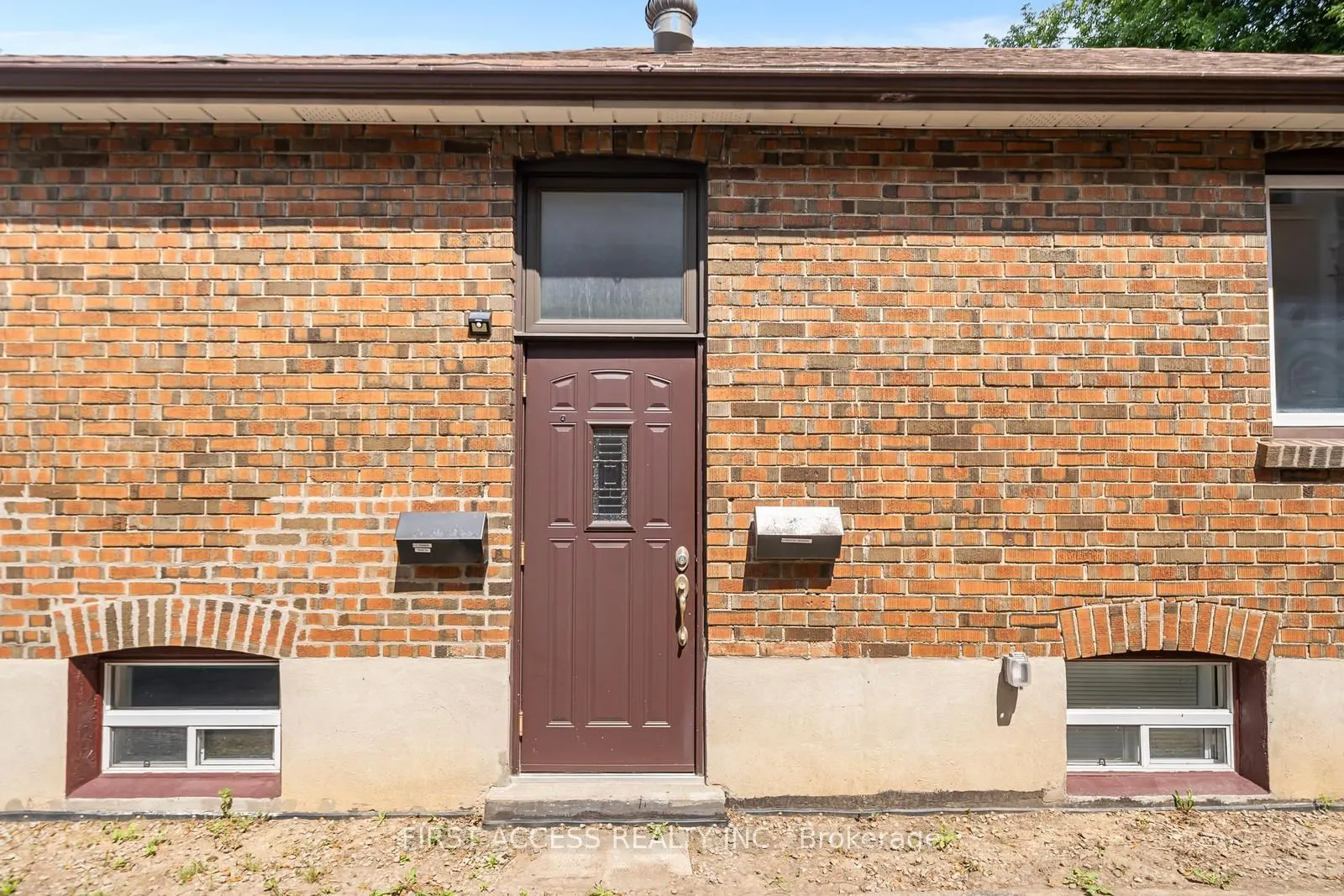 1005 Cosburn Avenue