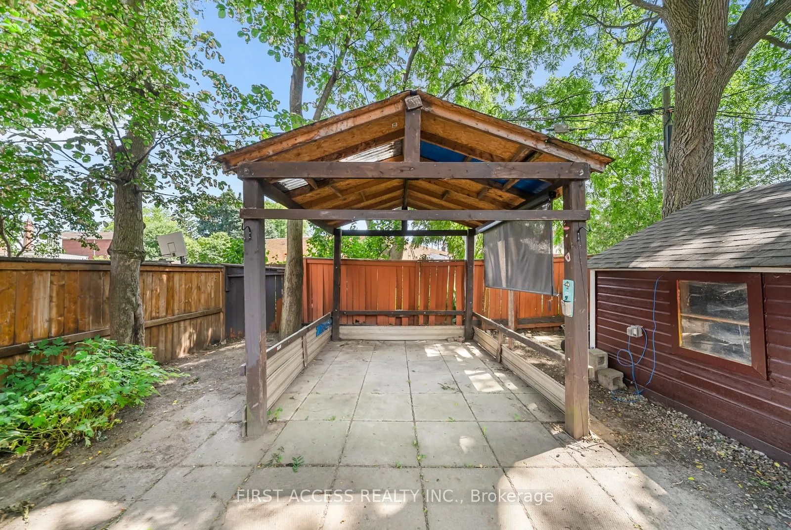1005 Cosburn Avenue