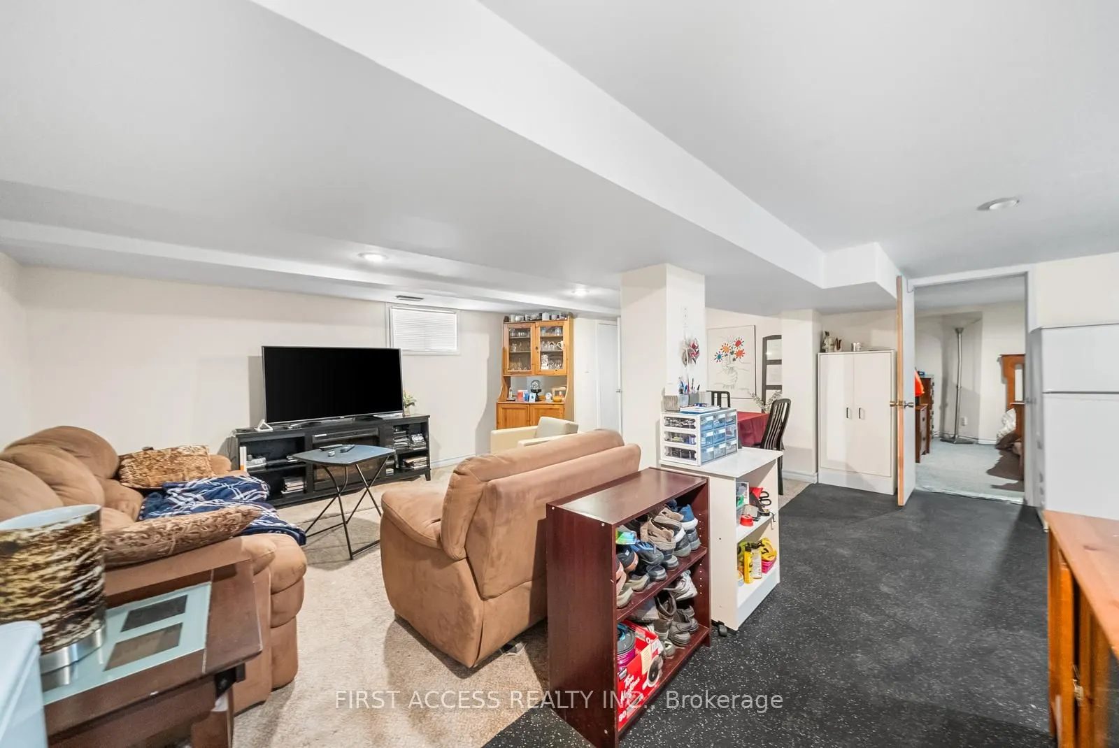 1005 Cosburn Avenue