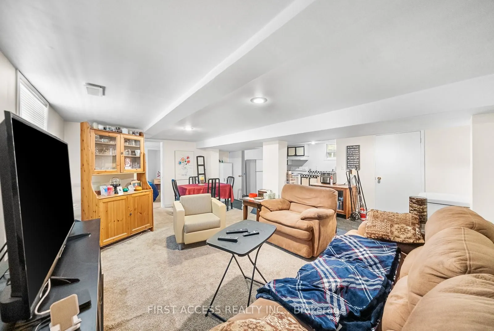 1005 Cosburn Avenue