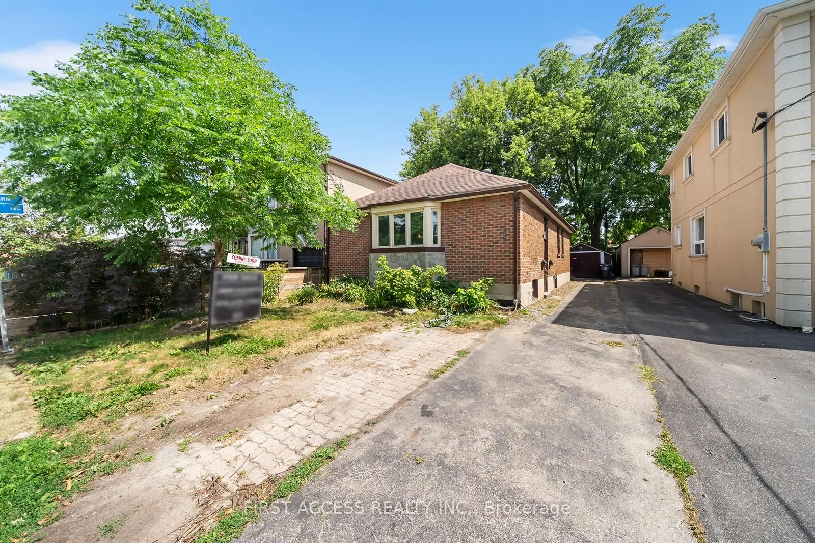 1005 Cosburn Avenue
