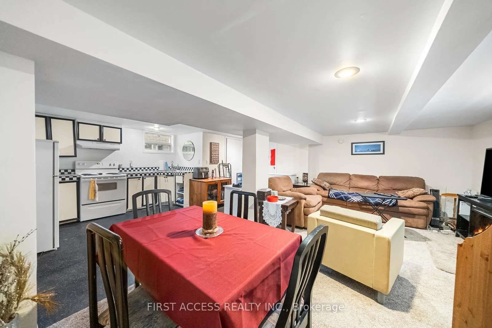 1005 Cosburn Avenue