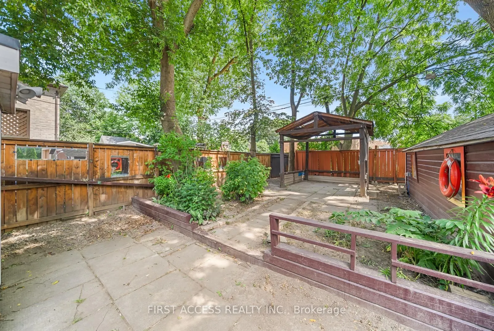 1005 Cosburn Avenue