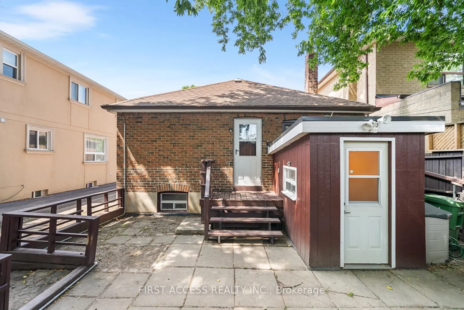 1005 Cosburn Avenue