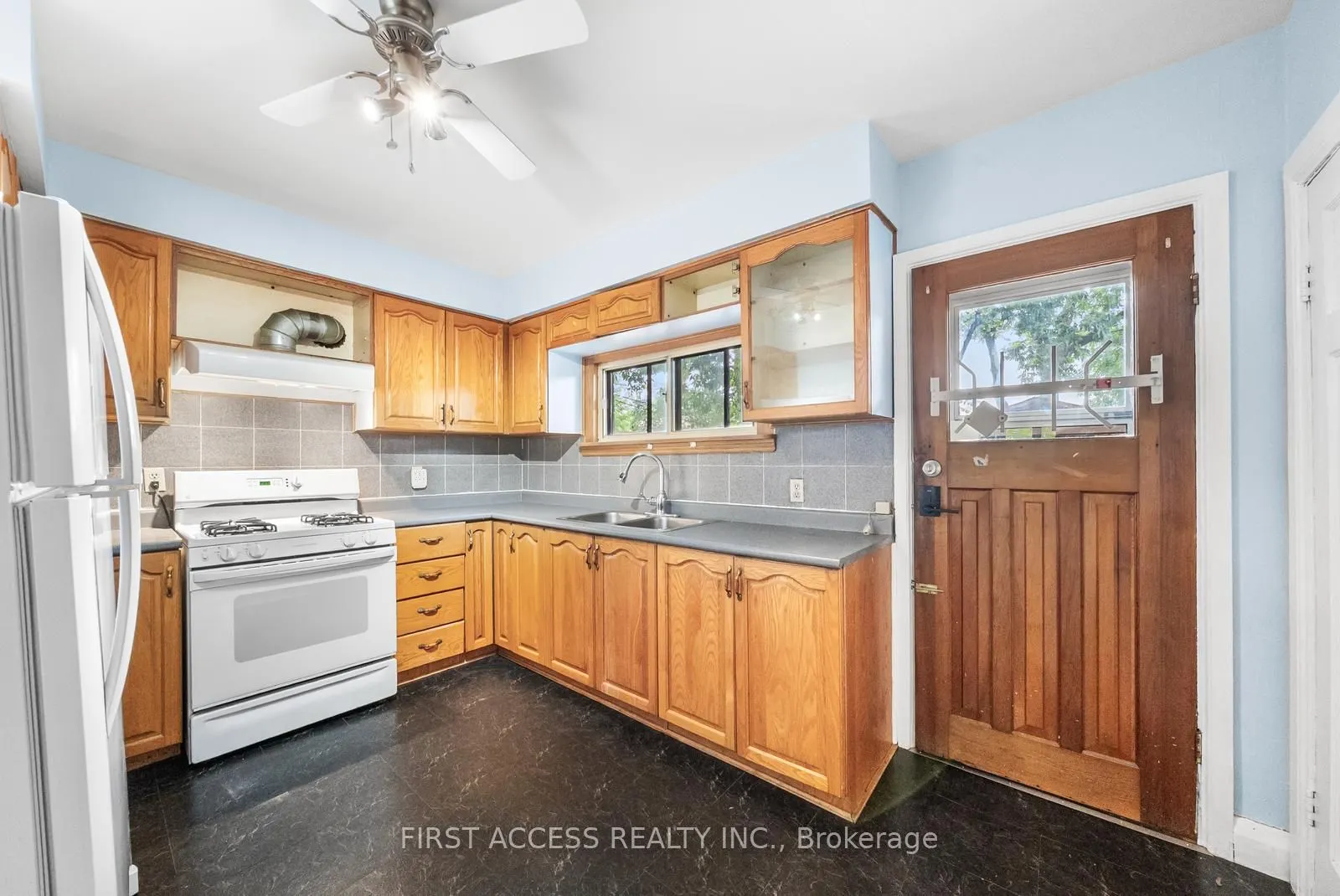 1005 Cosburn Avenue