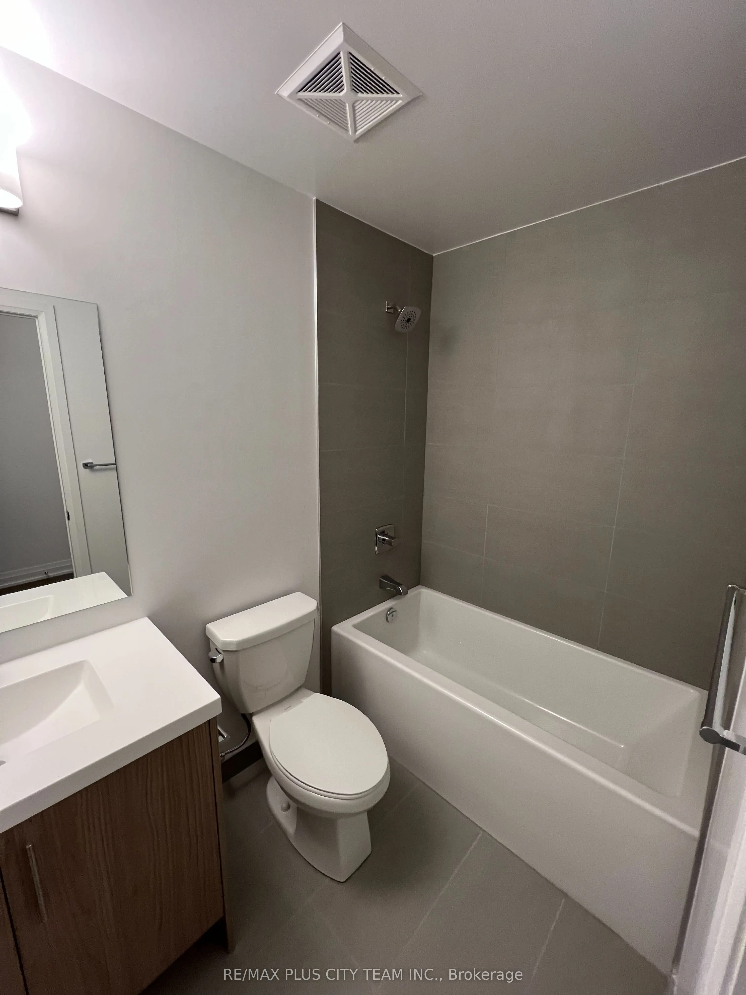 286 Main Street, #1106