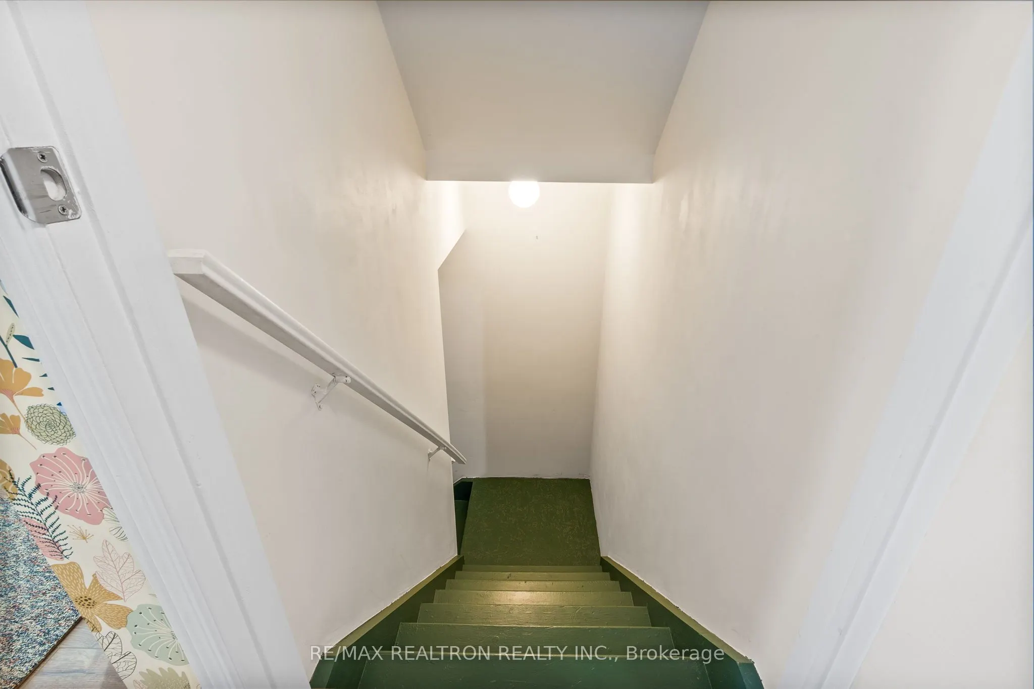 1308 Ashgrove Crescent