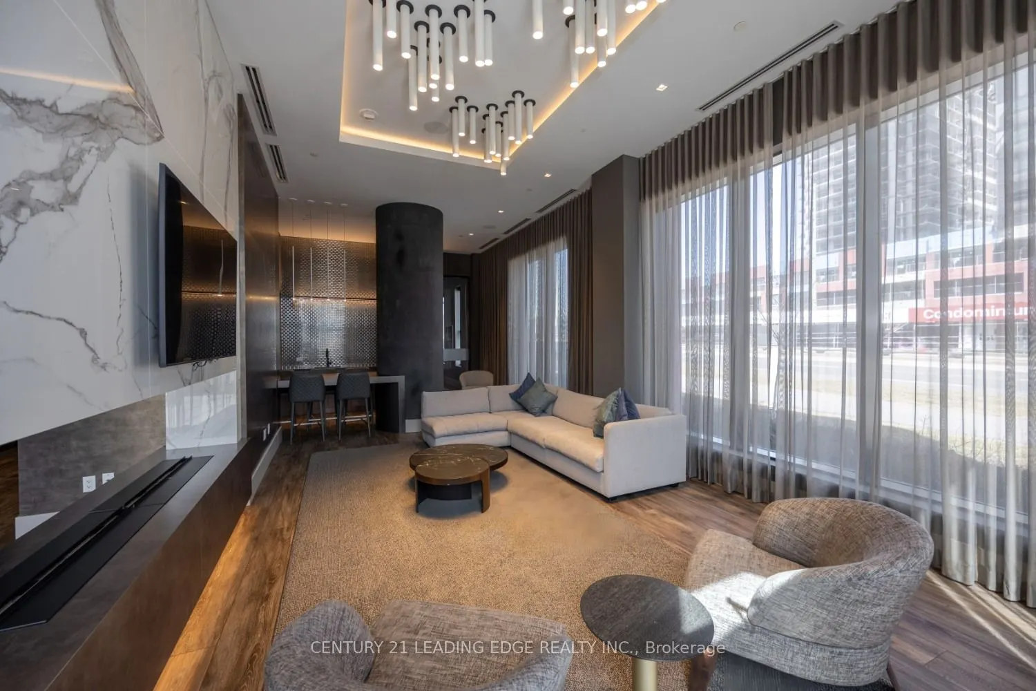 2550 Simcoe Street N, #202