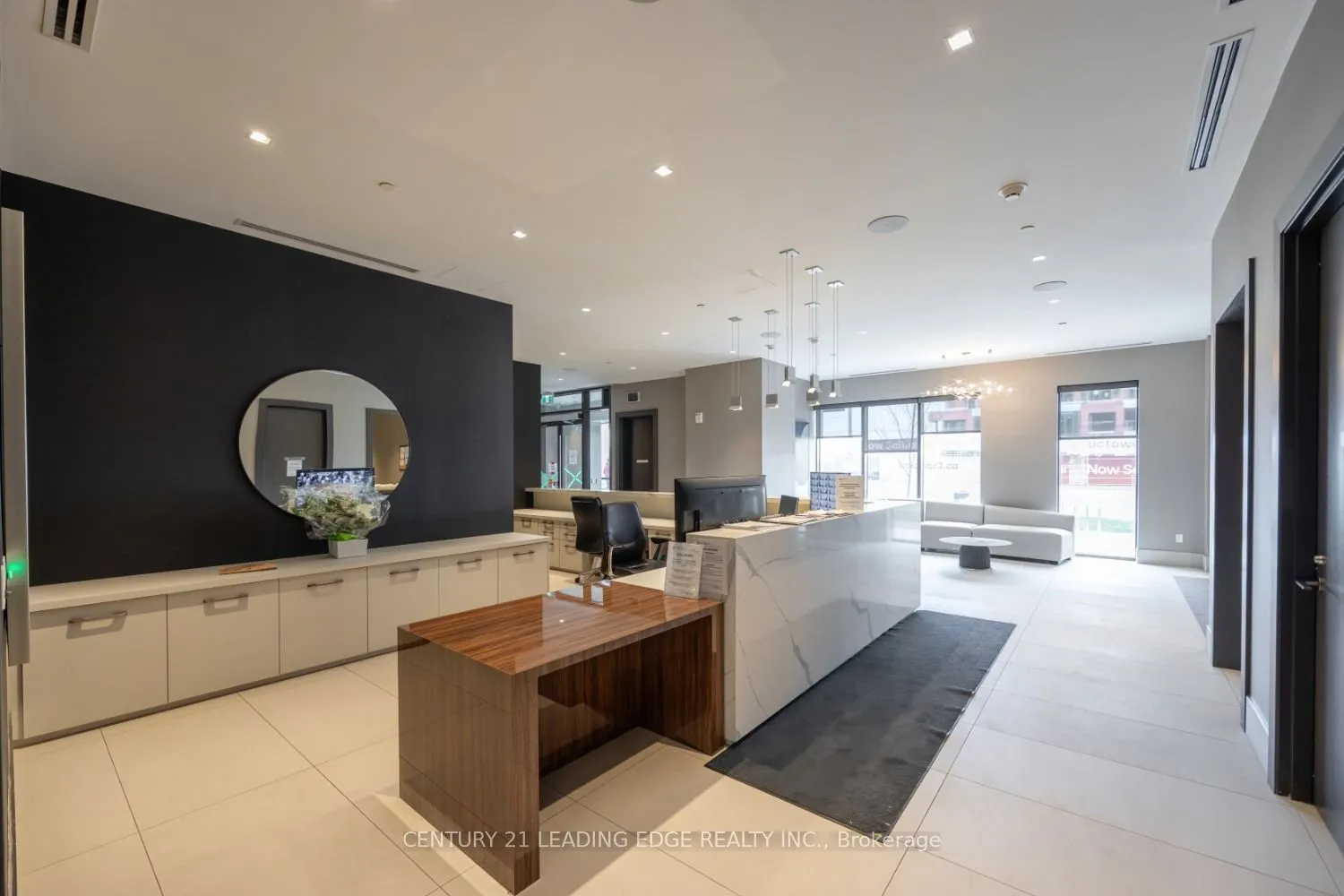 2550 Simcoe Street N, #202