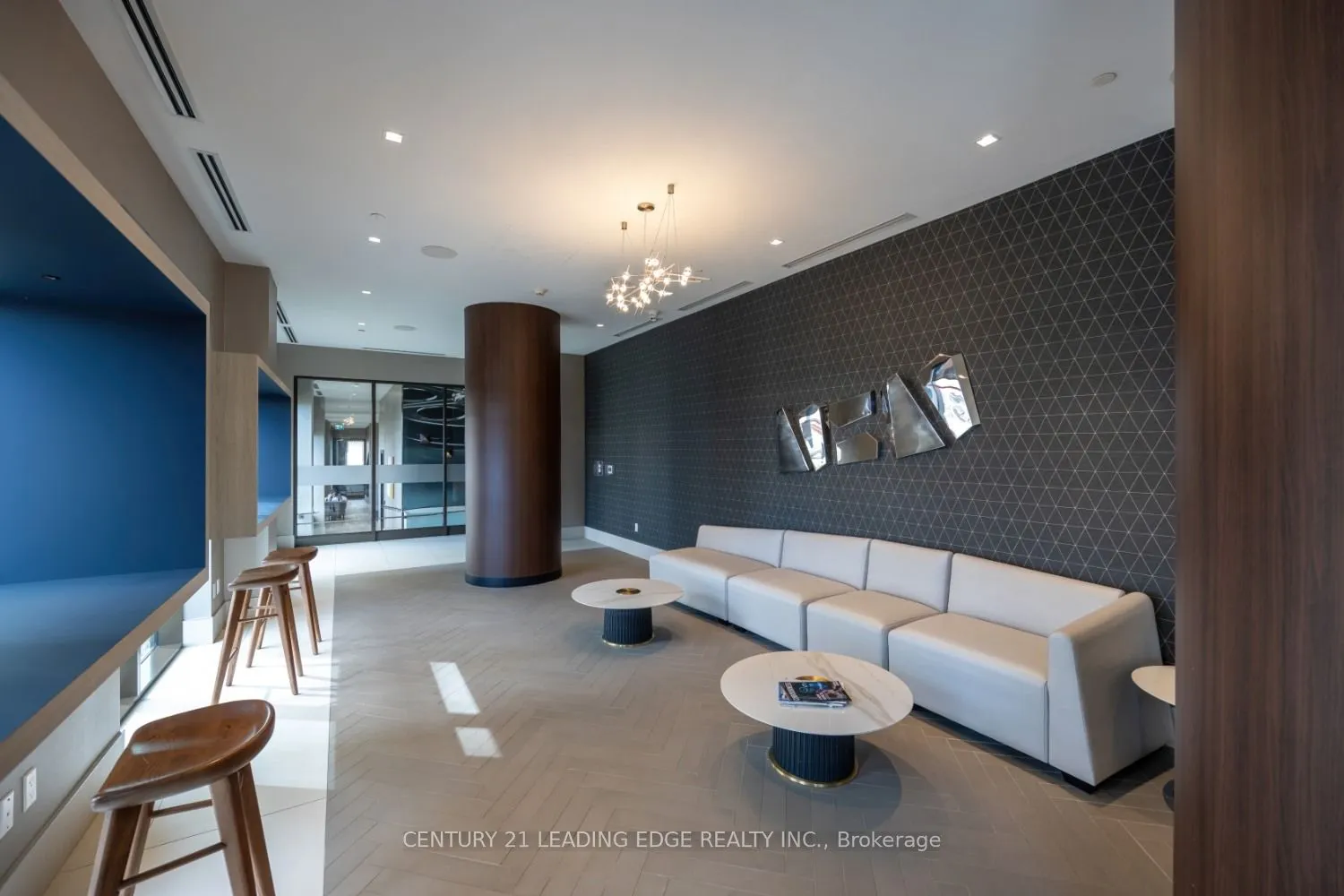 2550 Simcoe Street N, #202