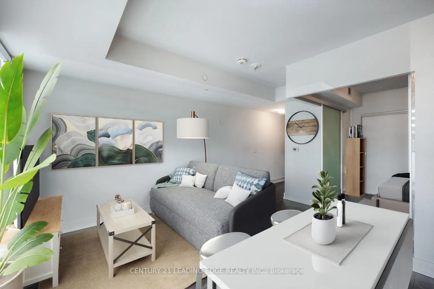 2550 Simcoe Street N, #202