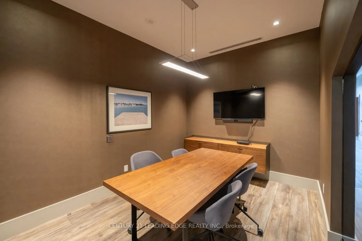 2550 Simcoe Street N, #202