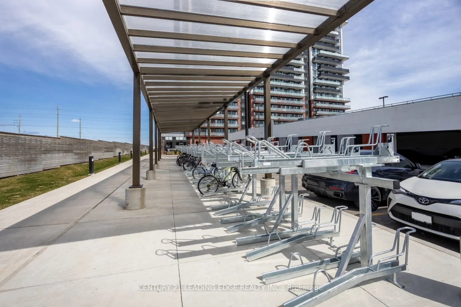 2550 Simcoe Street N, #202
