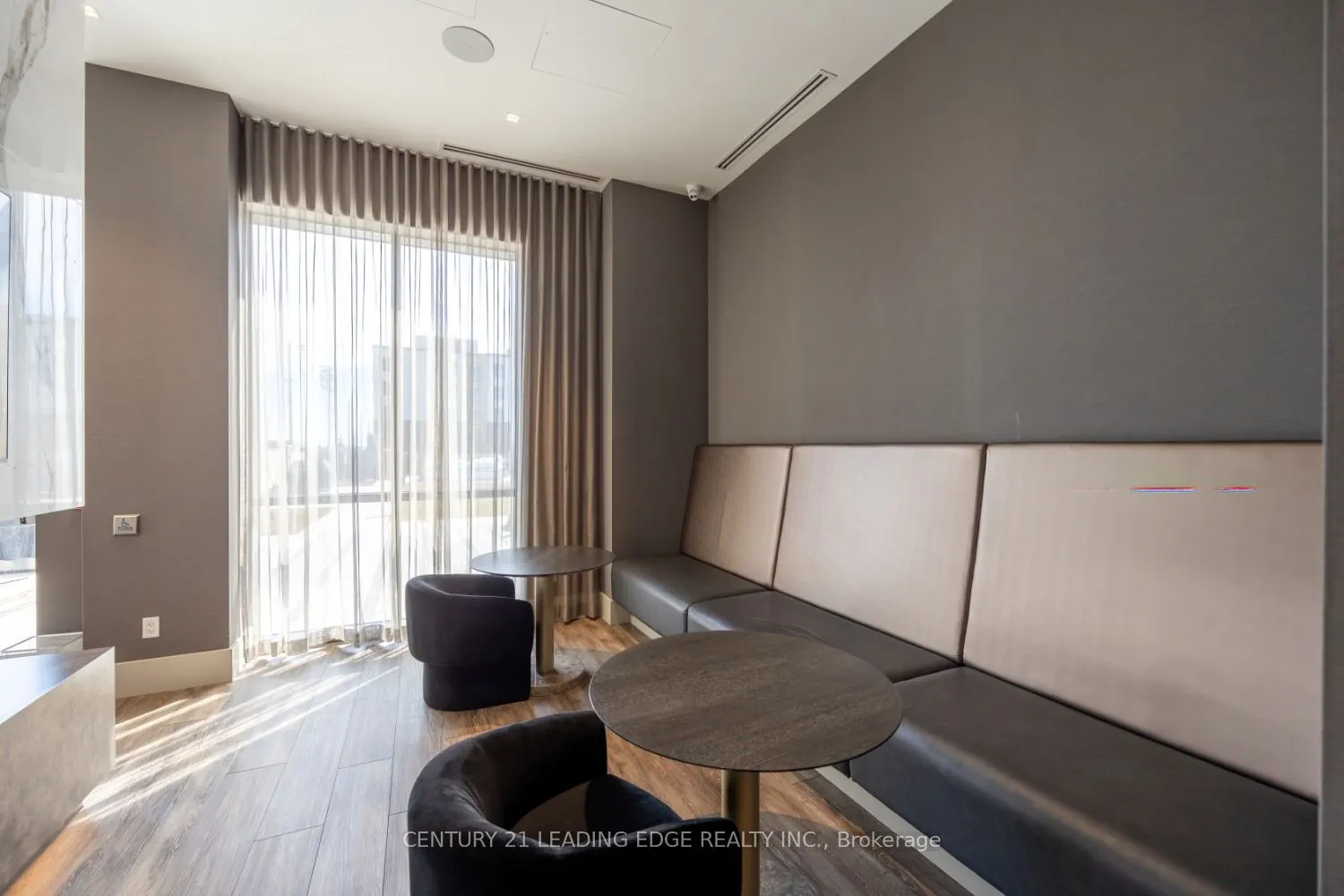 2550 Simcoe Street N, #202
