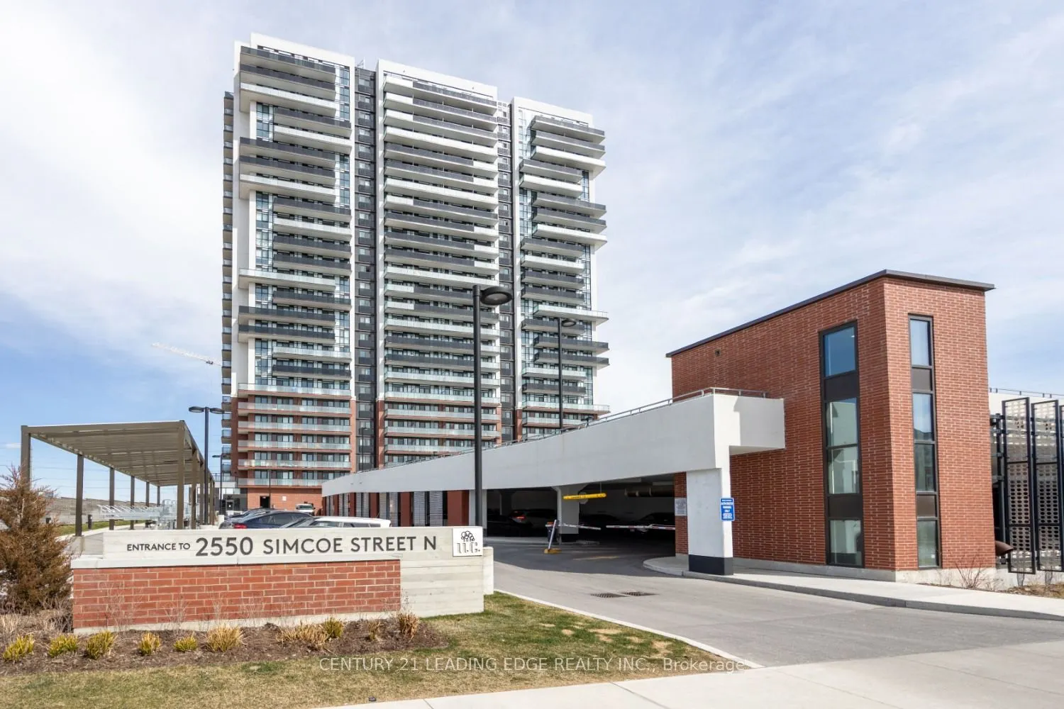 2550 Simcoe Street N, #202