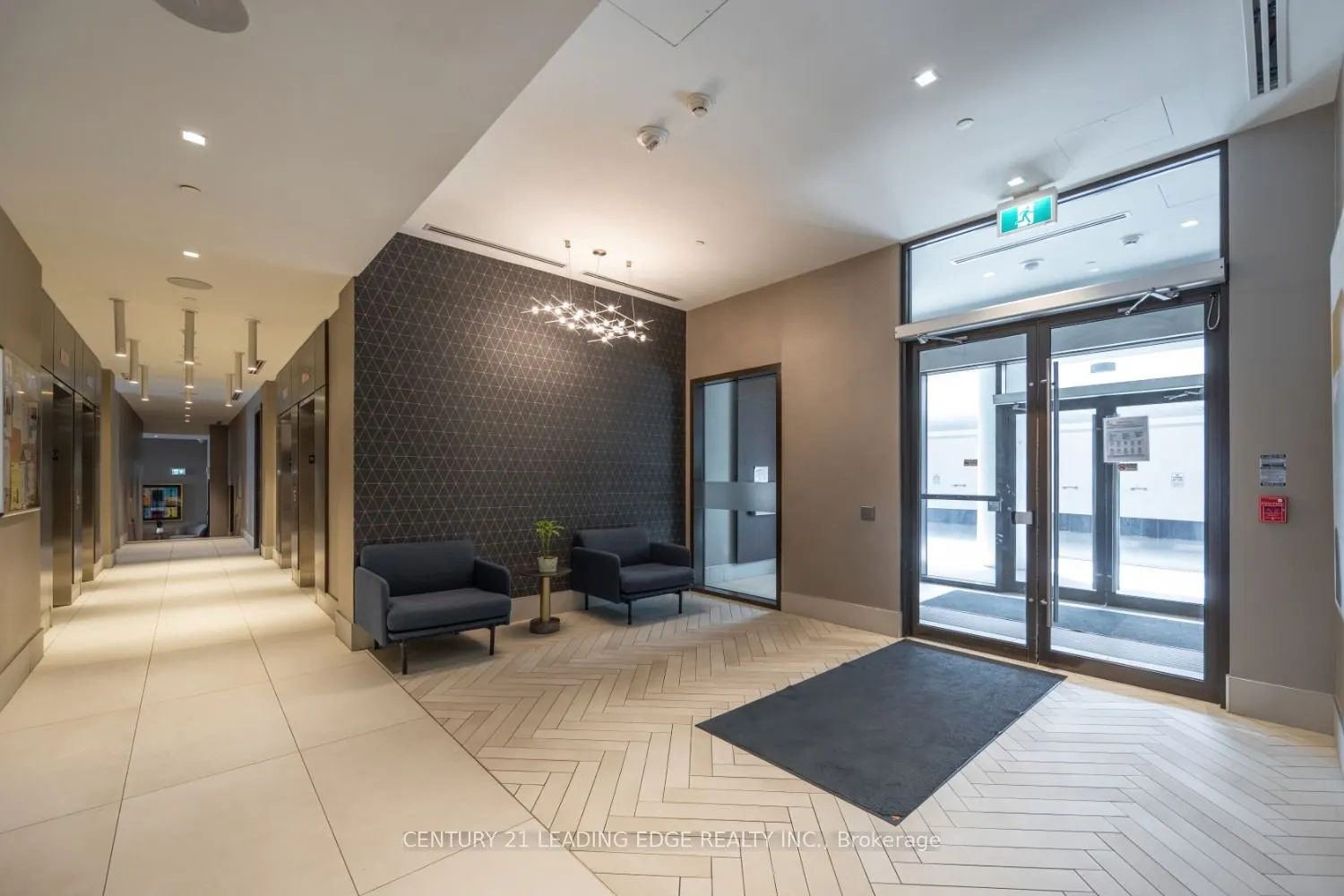 2550 Simcoe Street N, #202
