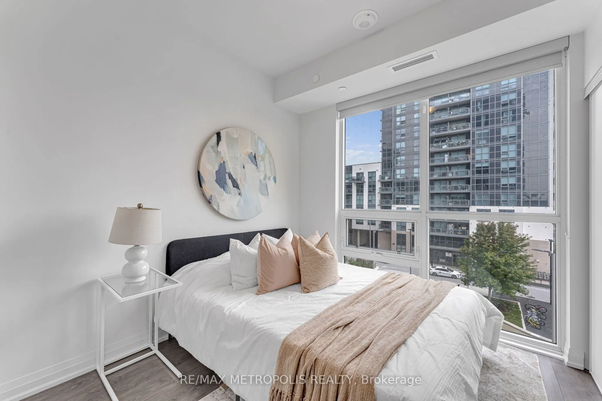10 Meadowglen Place, #403
