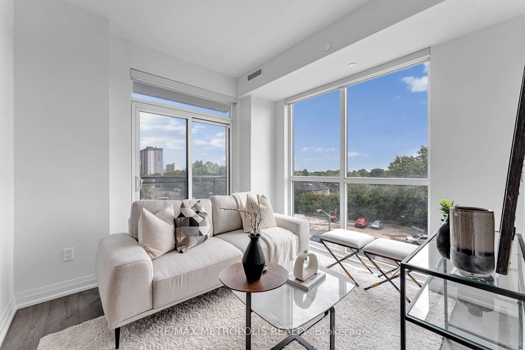 10 Meadowglen Place, #403