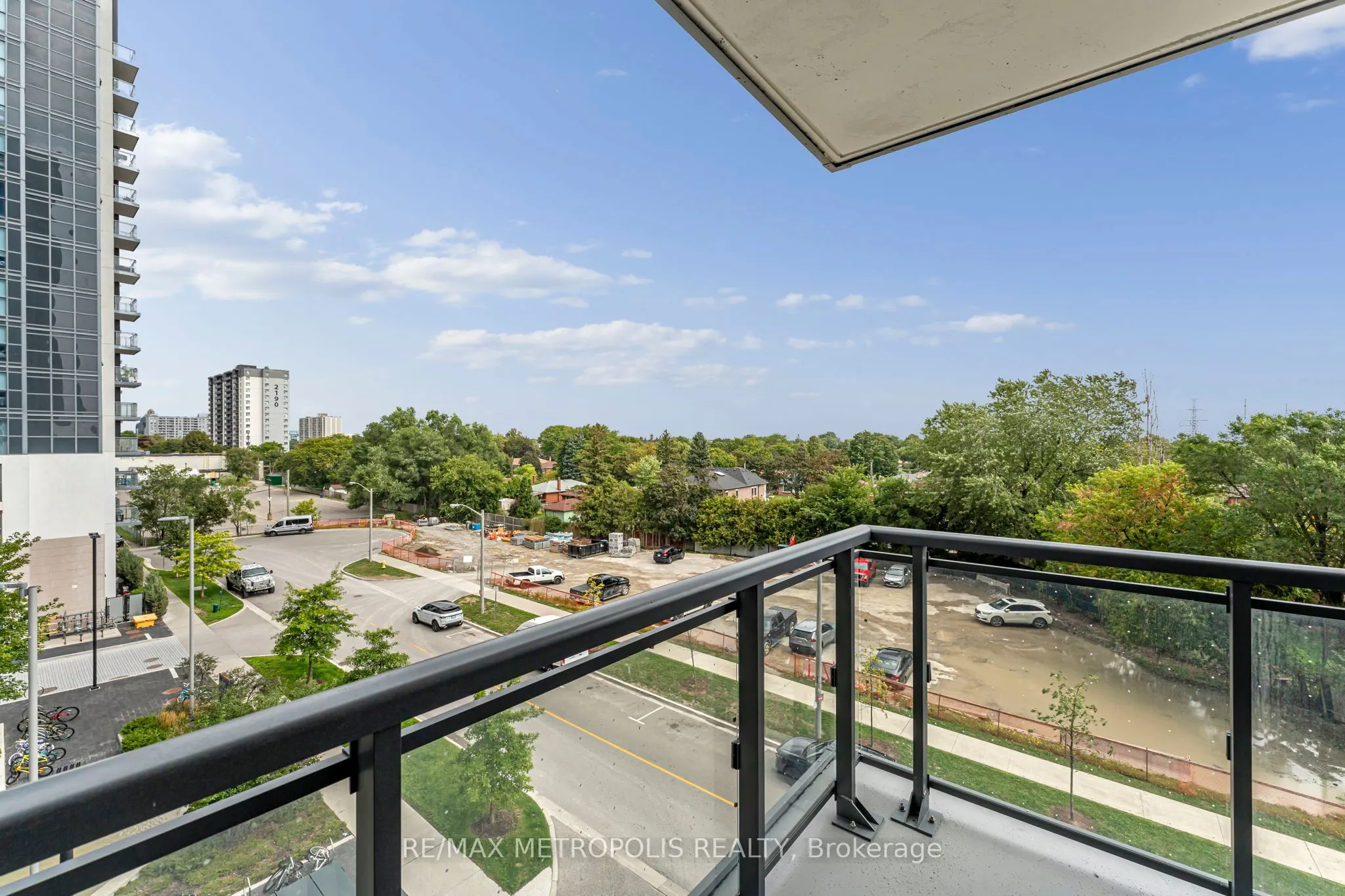 10 Meadowglen Place, #403