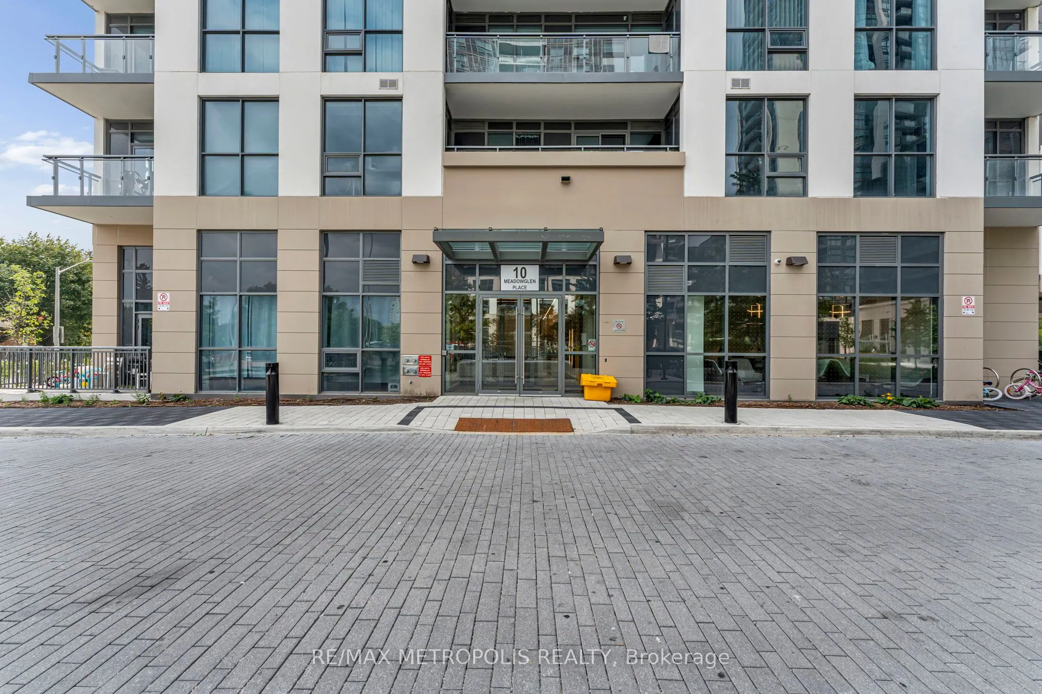 10 Meadowglen Place, #403