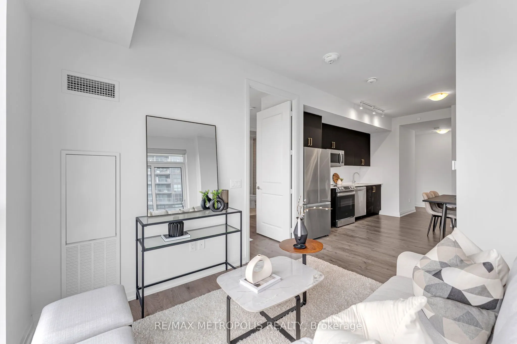 10 Meadowglen Place, #403
