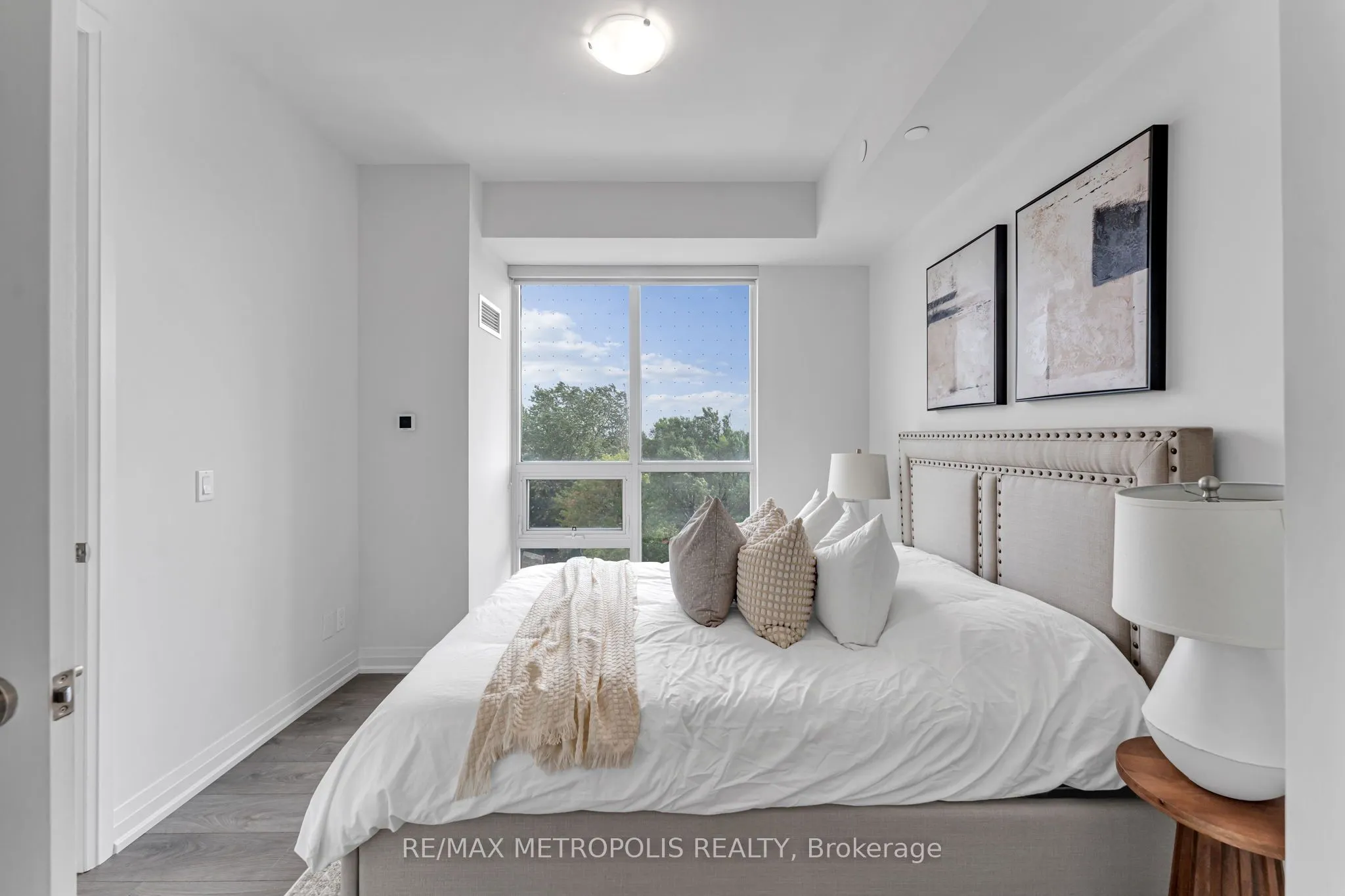 10 Meadowglen Place, #403
