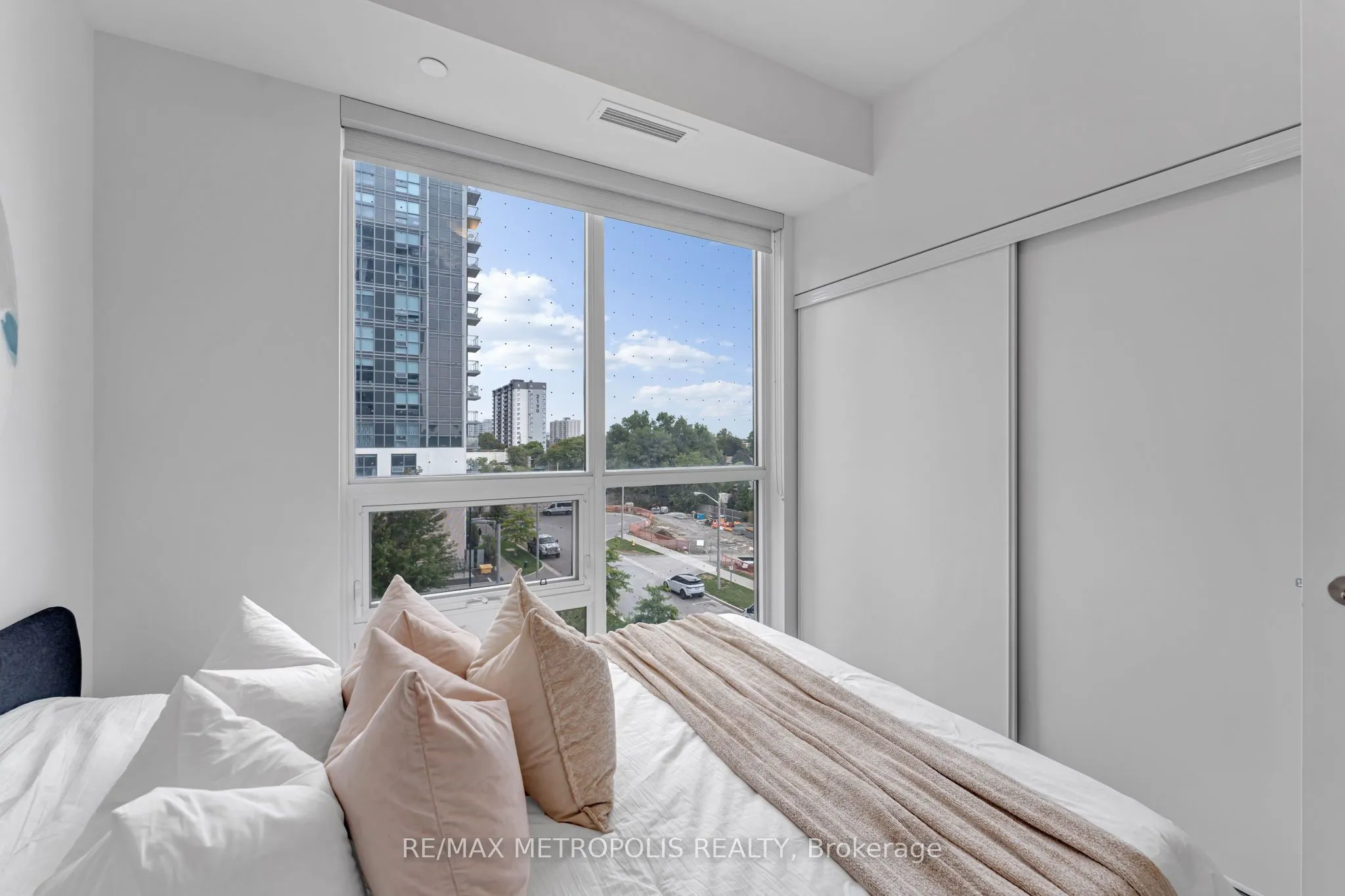 10 Meadowglen Place, #403