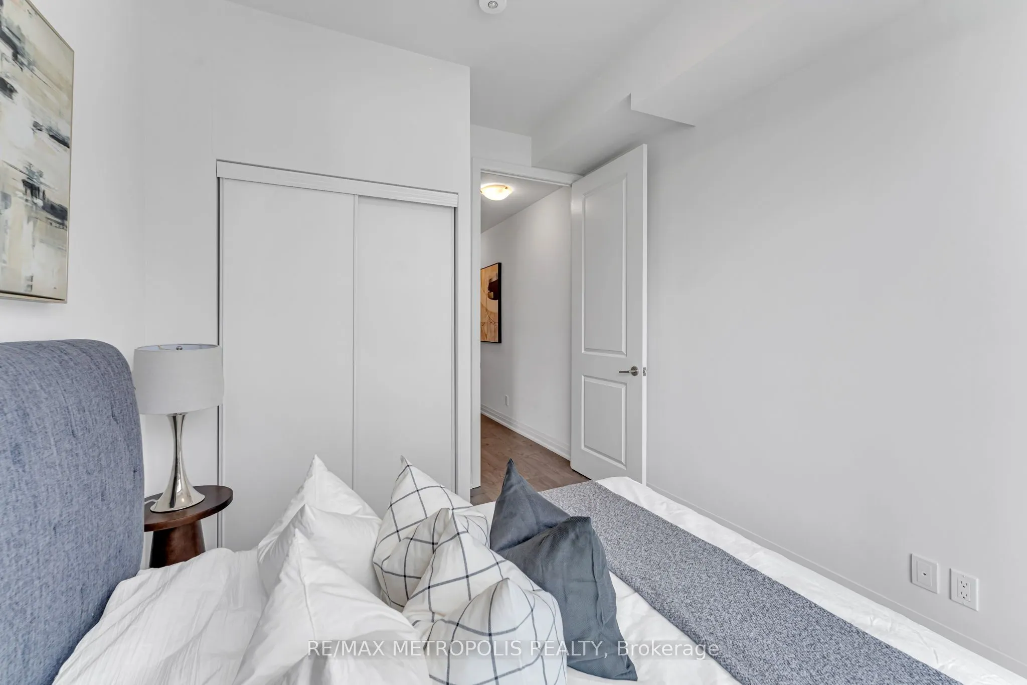 10 Meadowglen Place, #403