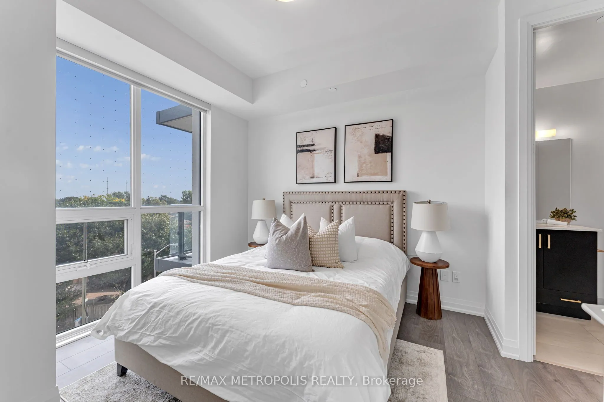 10 Meadowglen Place, #403