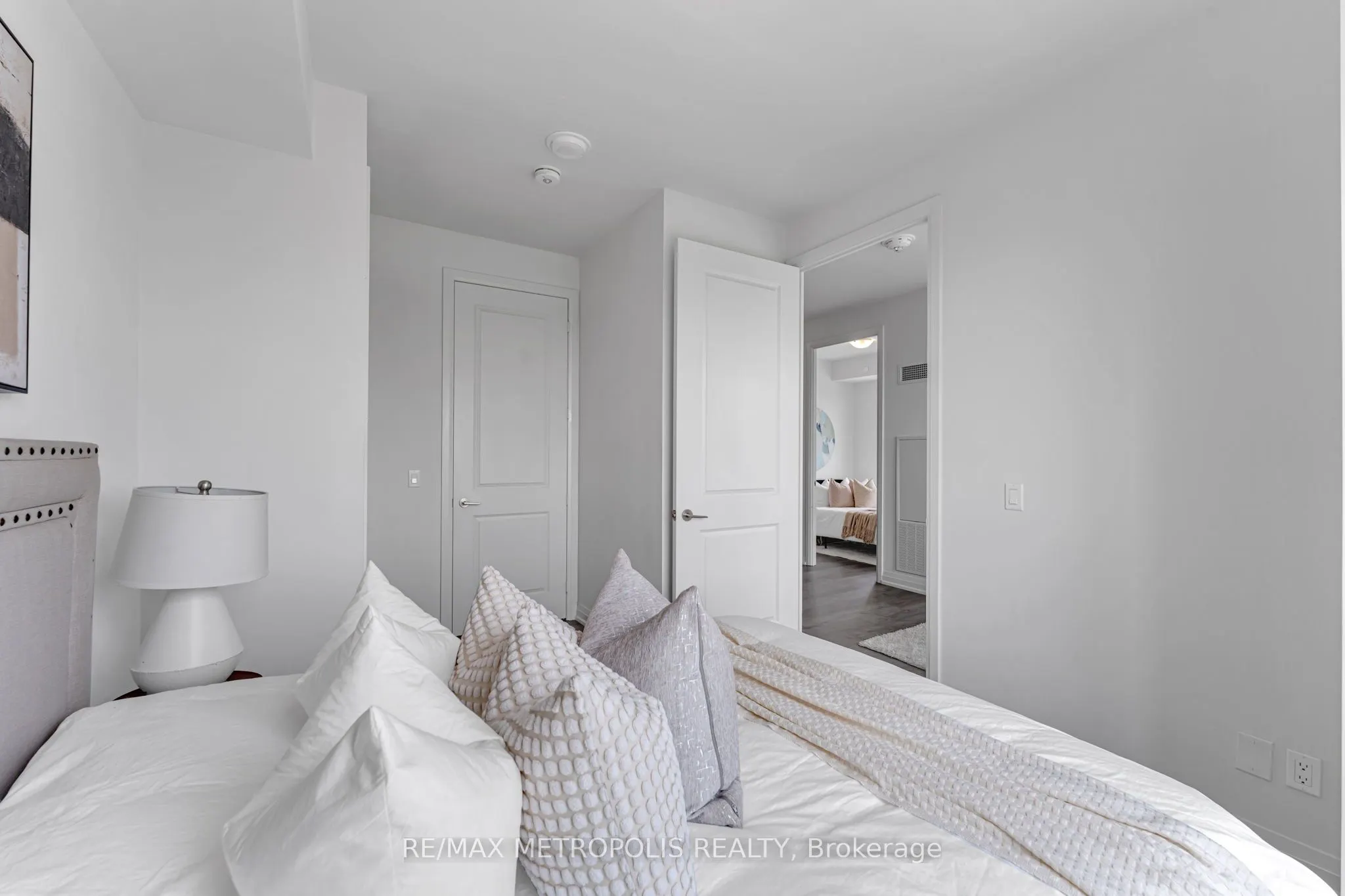 10 Meadowglen Place, #403