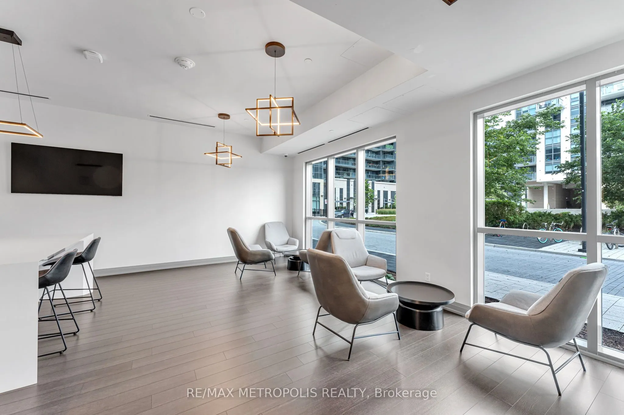 10 Meadowglen Place, #403