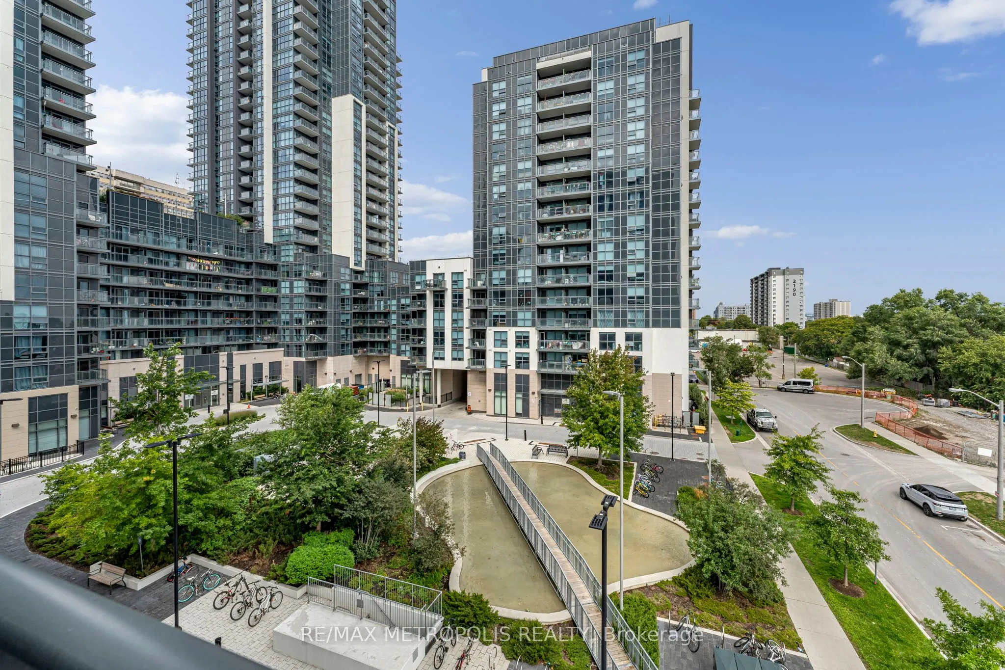 10 Meadowglen Place, #403
