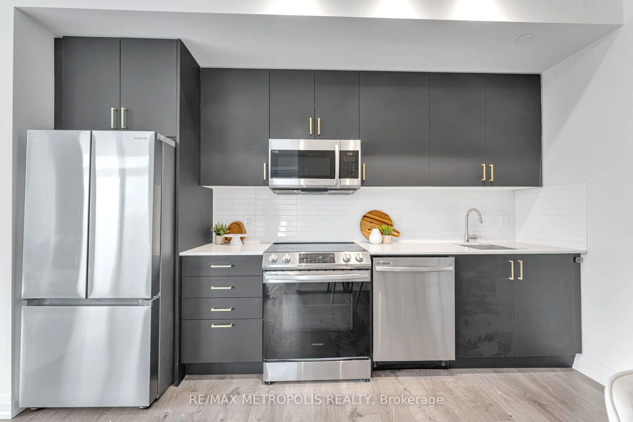 10 Meadowglen Place, #403