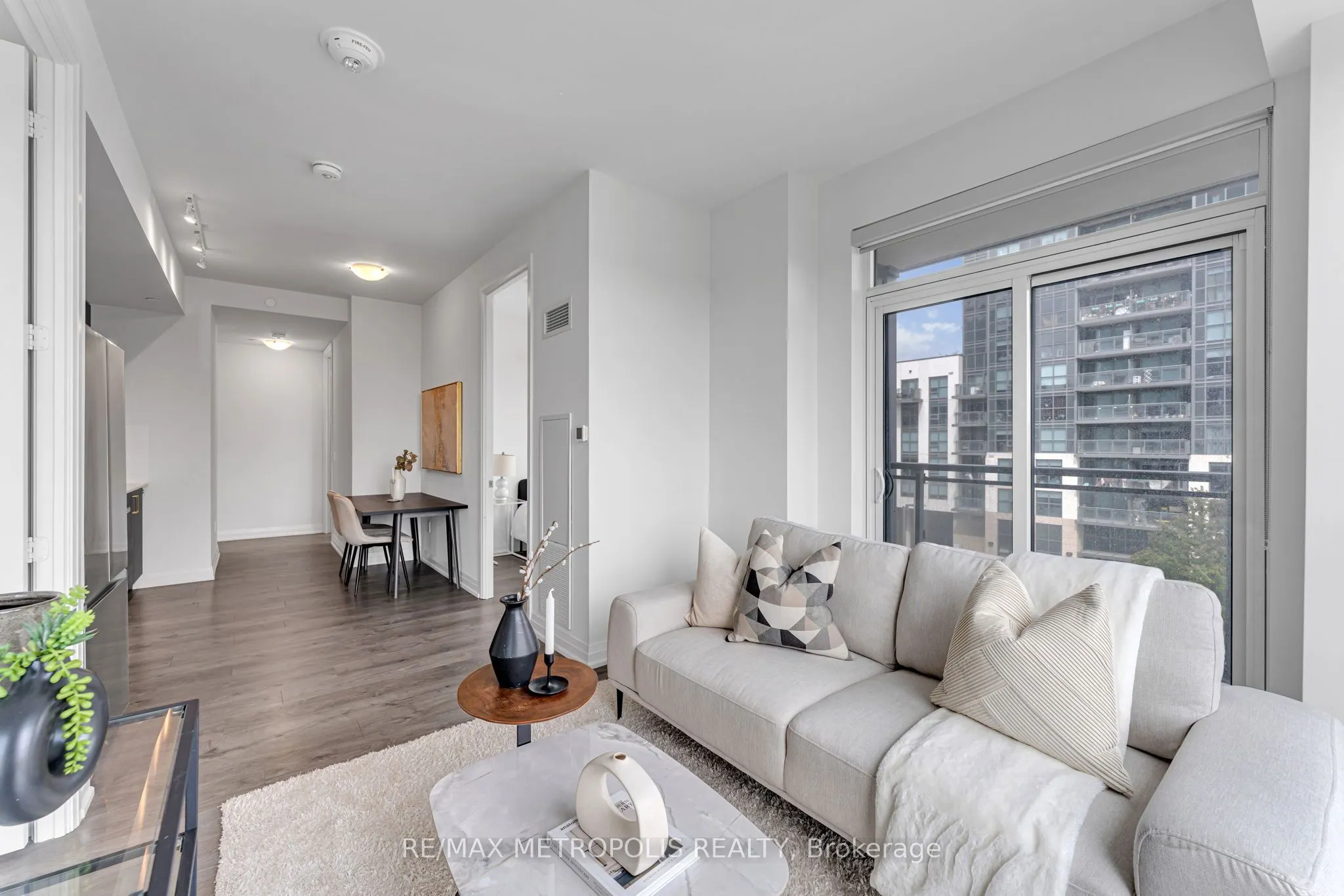 10 Meadowglen Place, #403