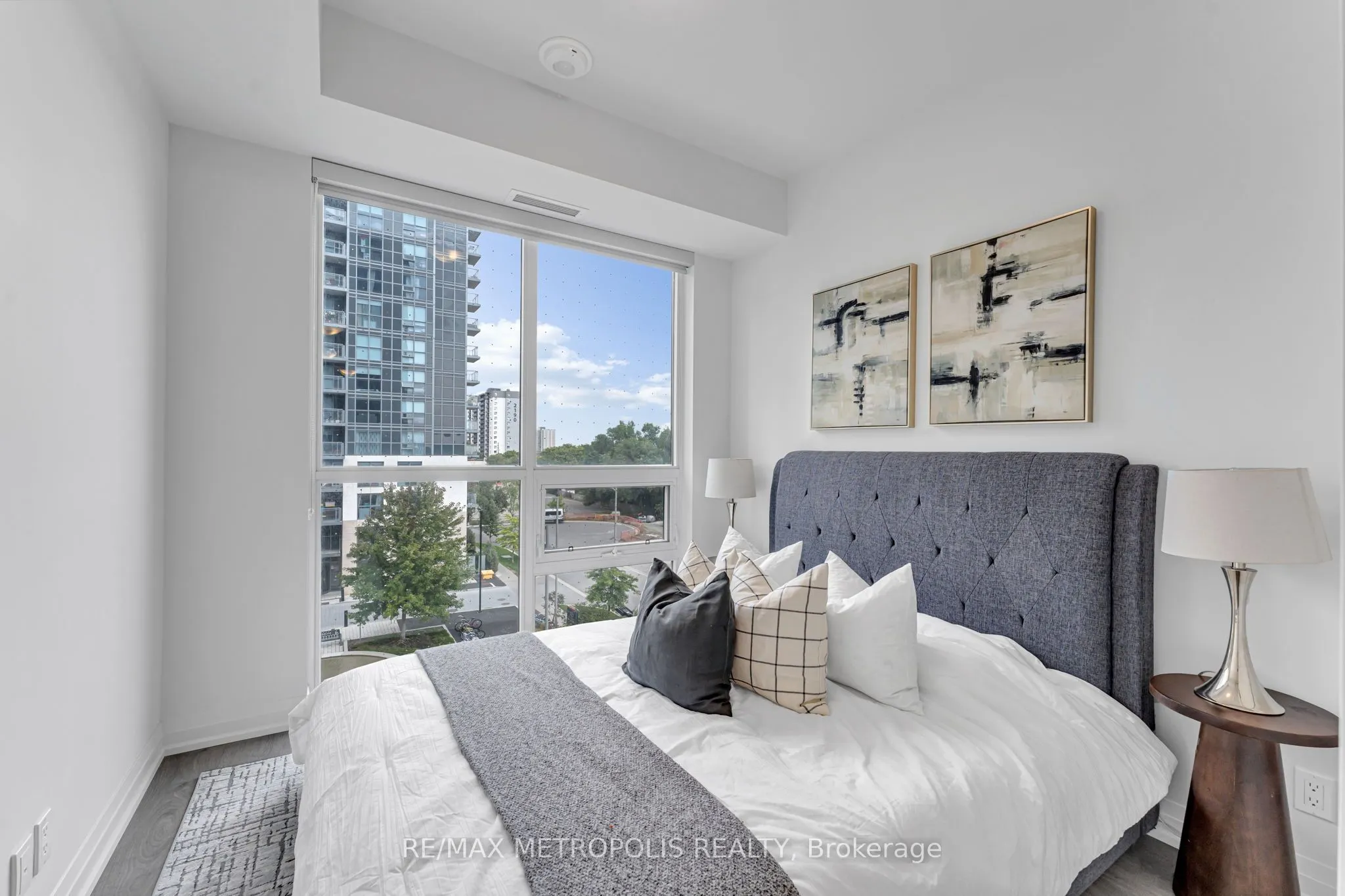 10 Meadowglen Place, #403