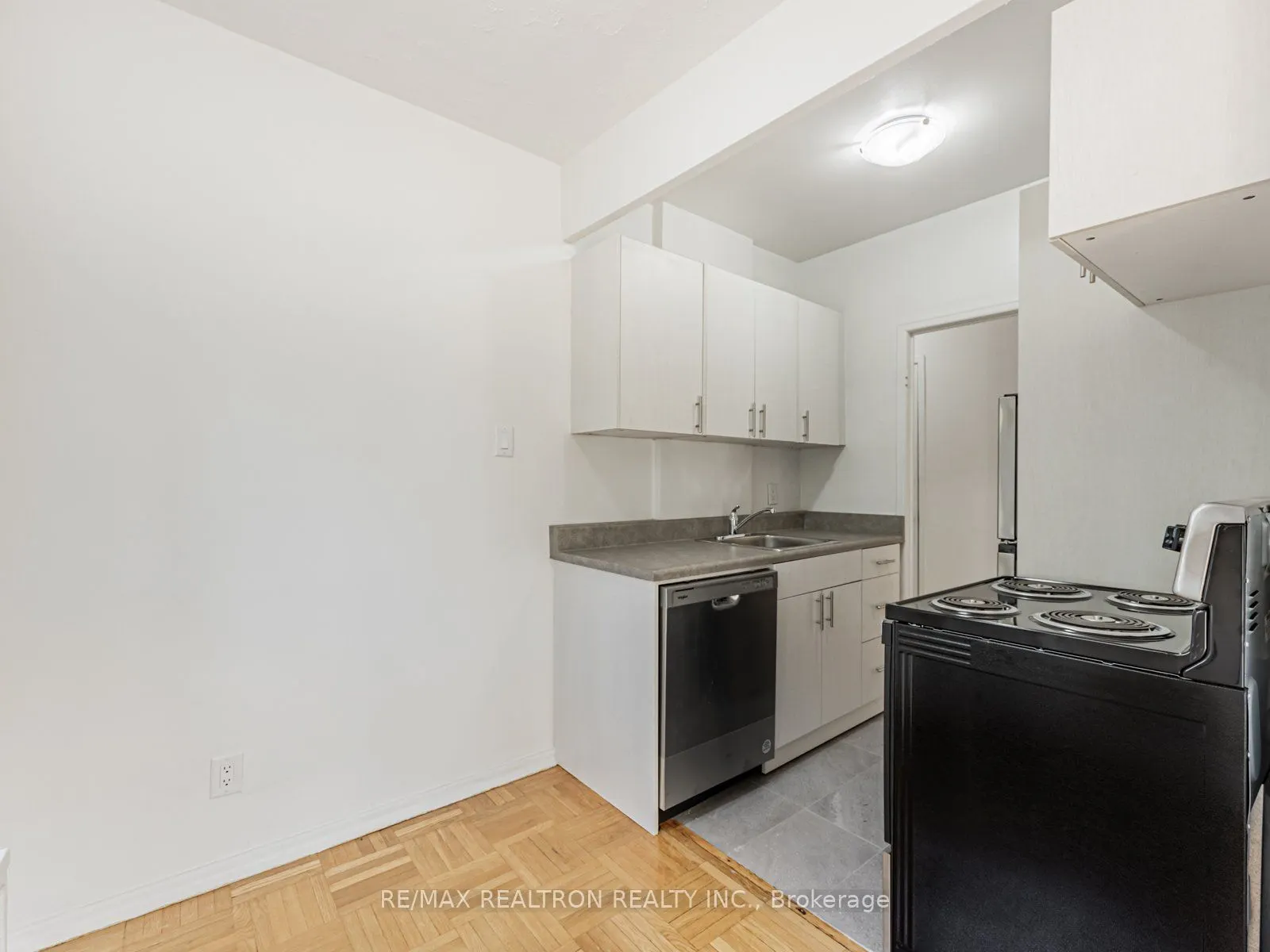 156 Kingston Road, #304