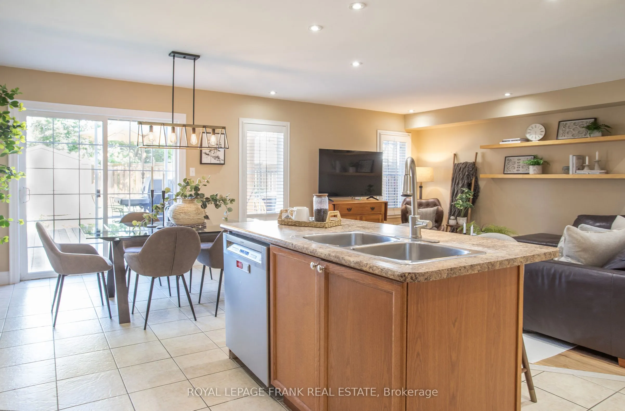 4 Settlers Court