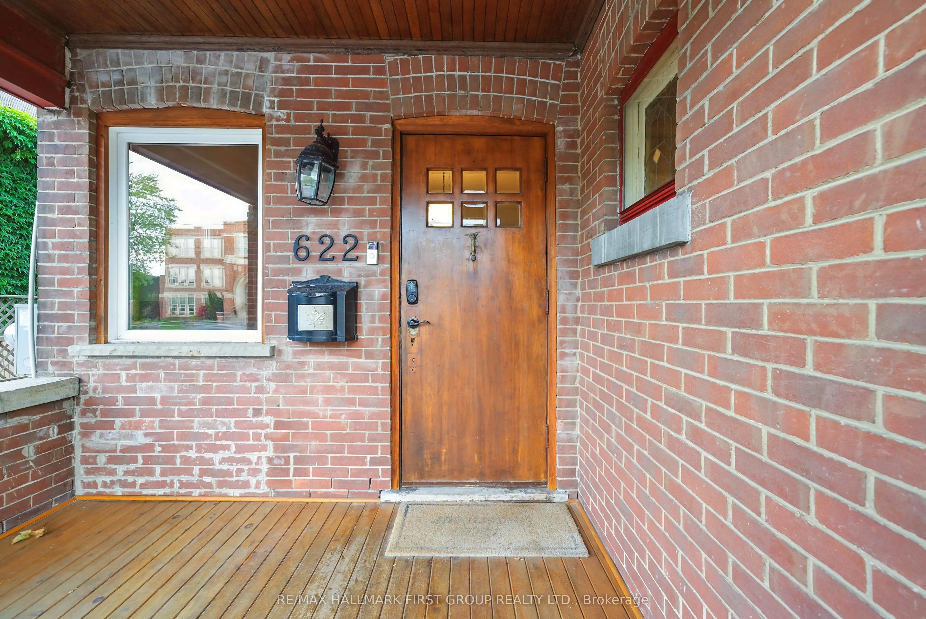 622 Simcoe Street N, #Main/Second Floor