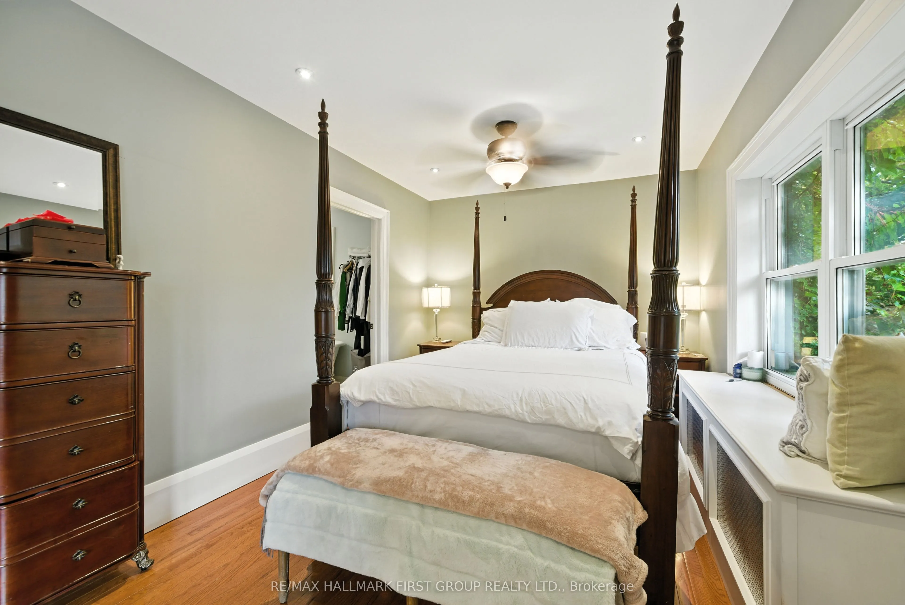 622 Simcoe Street N, #Main/Second Floor