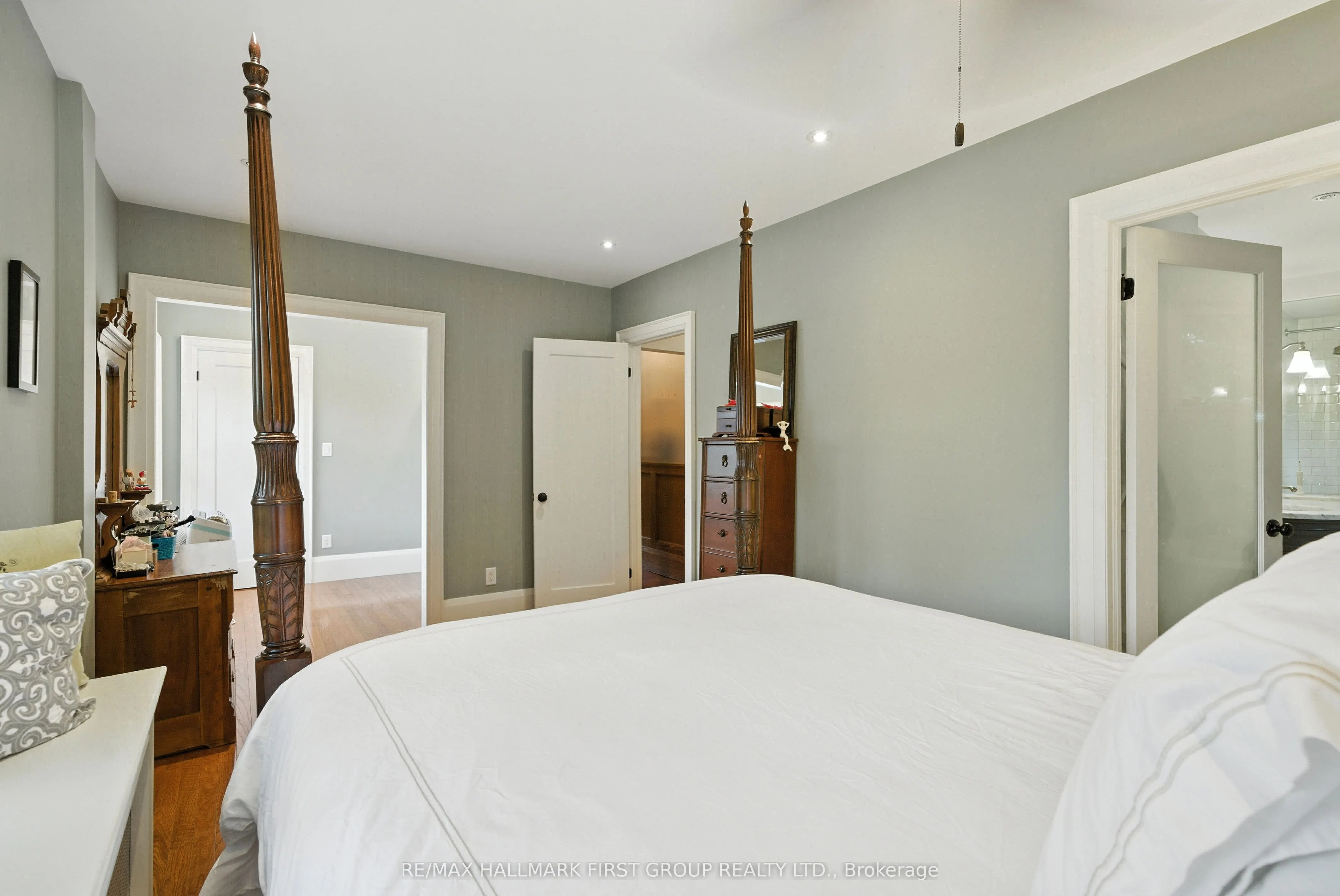 622 Simcoe Street N, #Main/Second Floor