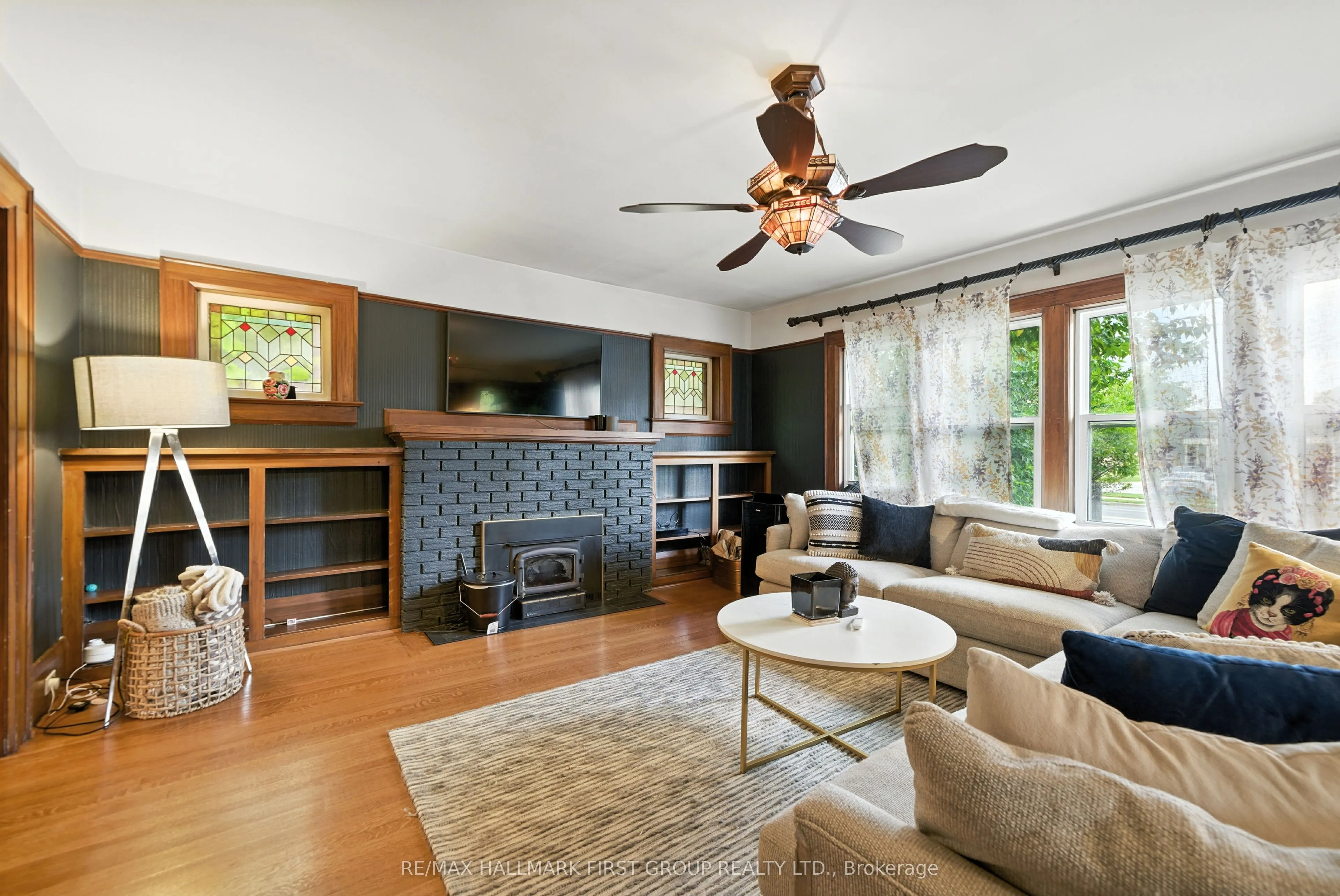 622 Simcoe Street N, #Main/Second Floor