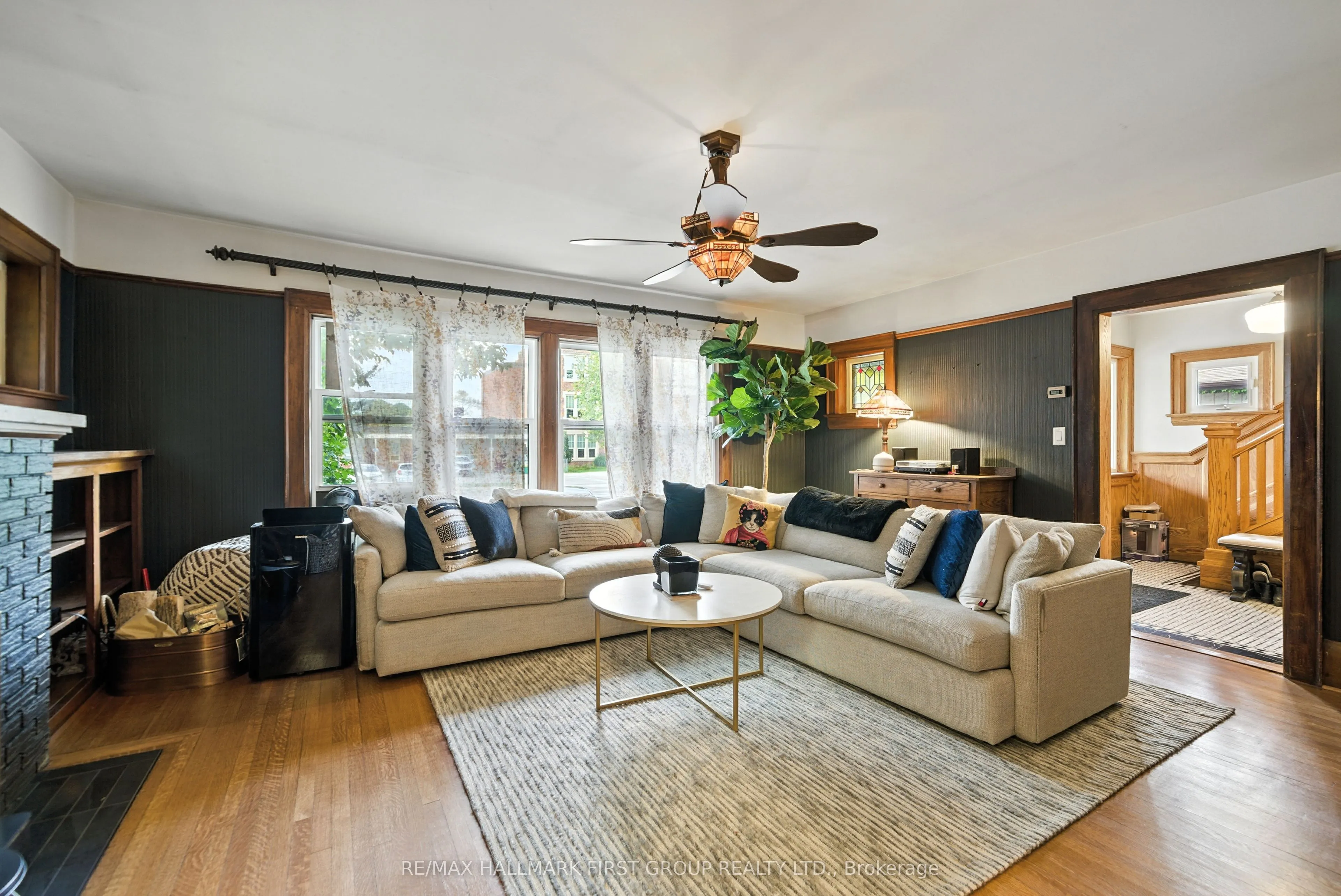 622 Simcoe Street N, #Main/Second Floor