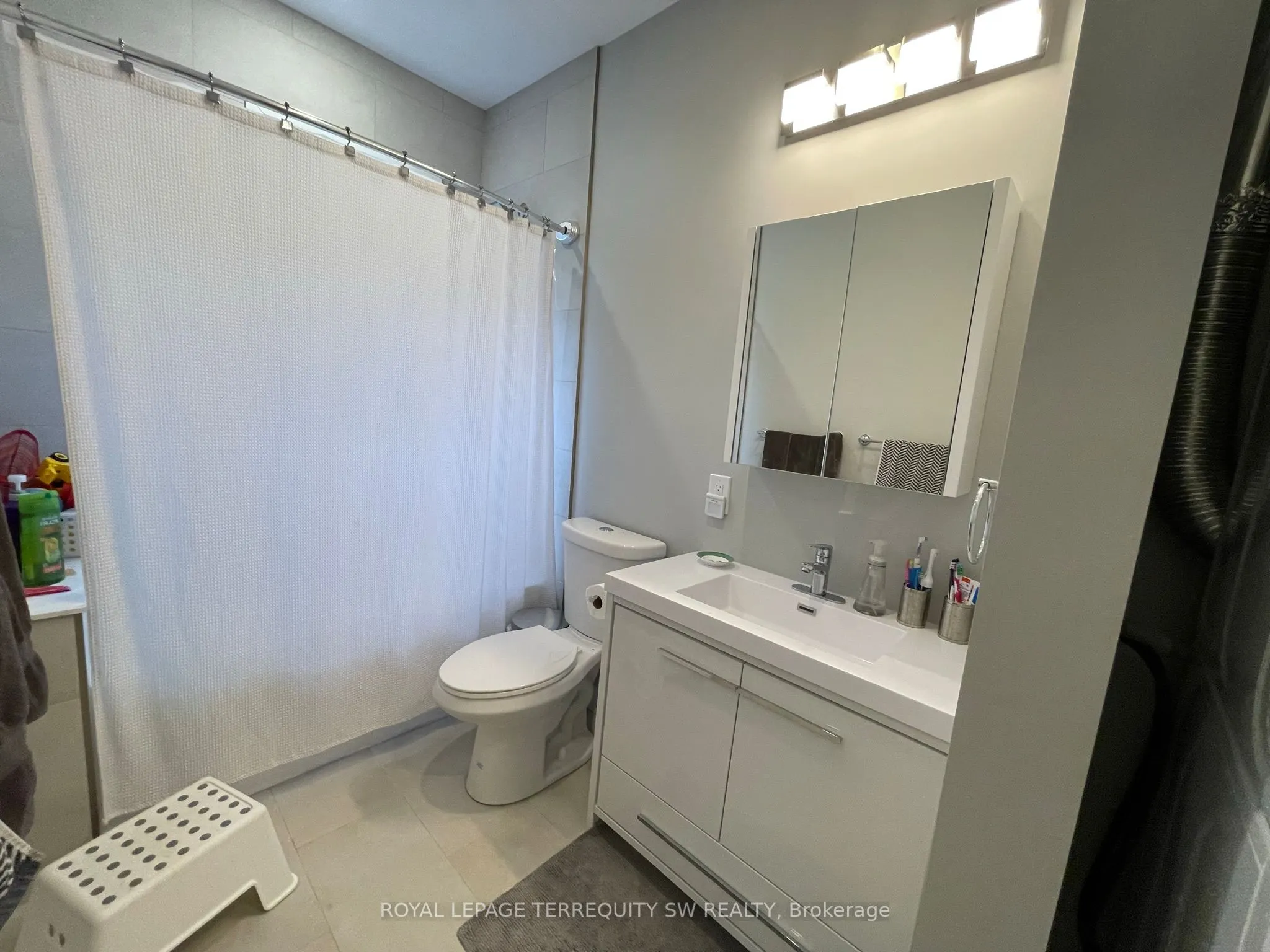 22 Wheeler Avenue, #Upper
