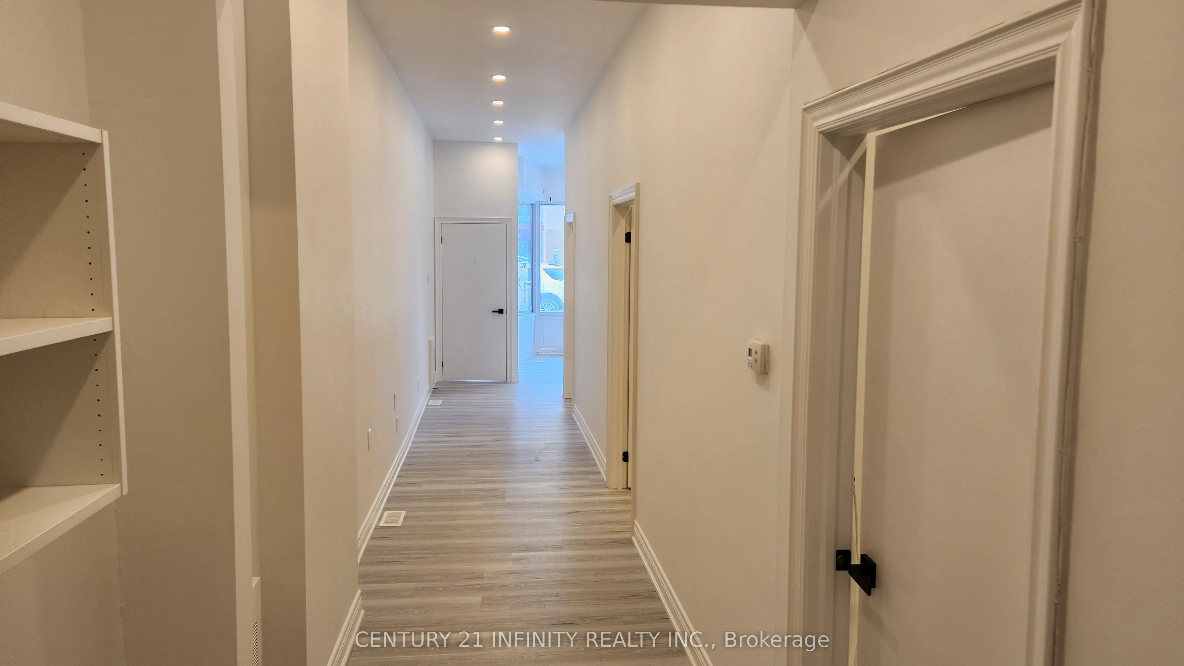 136 Simcoe Street S